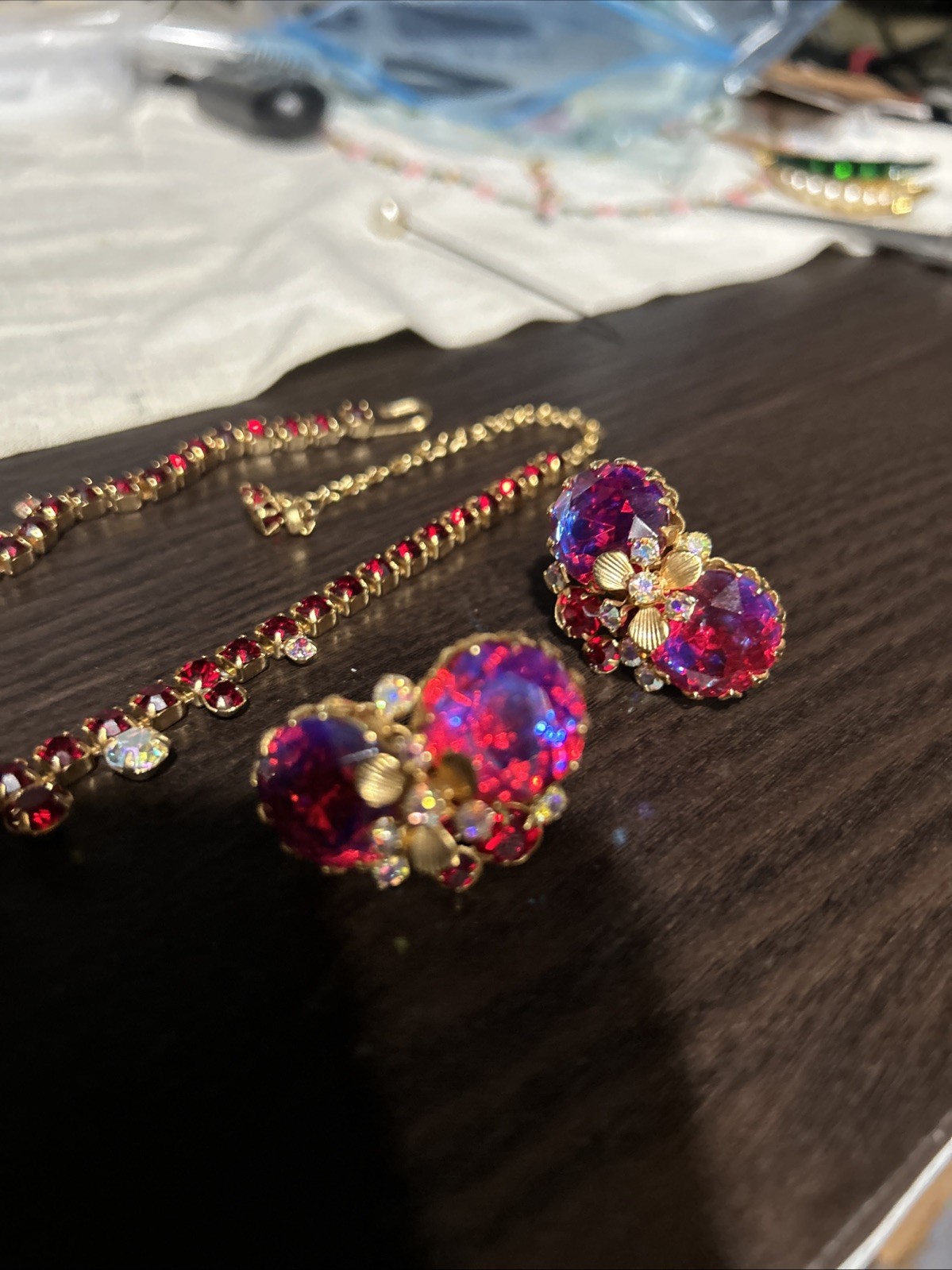 Vtg Stunning UnSigned REGENCY Iridescent Red Glass Stones AB Demi Parure Set