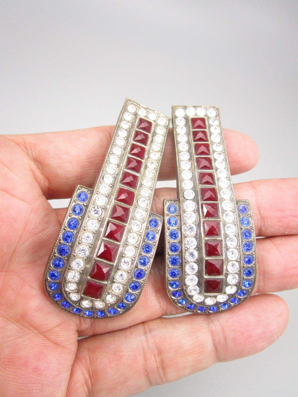 BEAUTIFUL VINTAGE ART DECO FRANCE RED BLUE & CLEAR DRESS CLIP BROOCH PIN PAIR