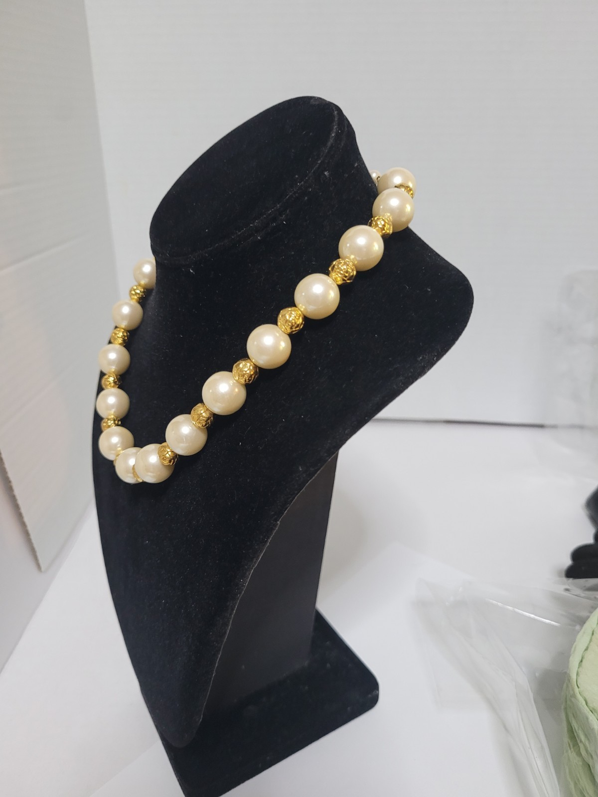 Vintage Faux Pearl Goldtone Filgree Beaded Necklace. 16″ With 3″ Extender