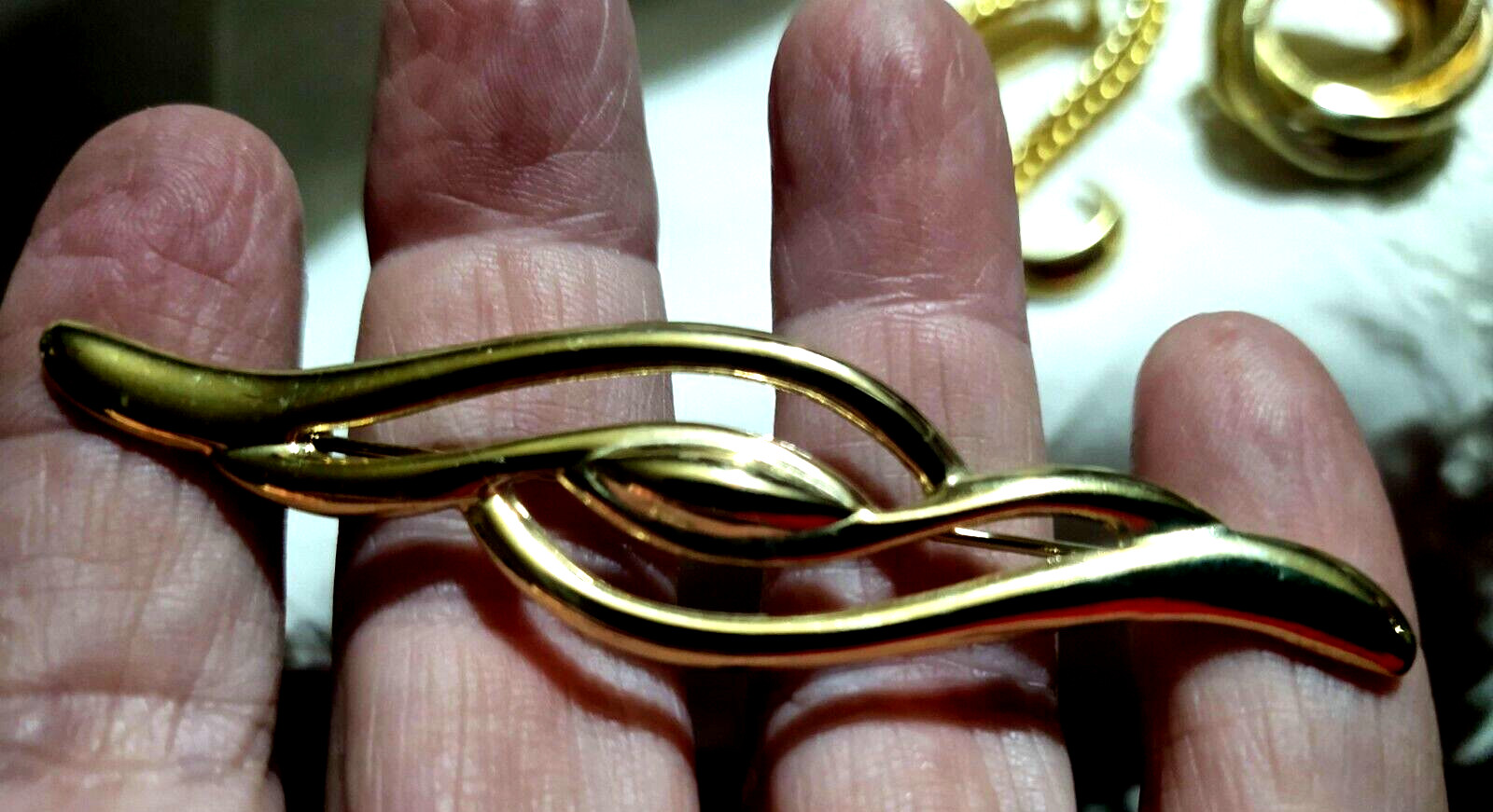 Lot of 4 Brooch Brooches VTG Gold Tone Metal Unmarked Swirls Bow Safety Clasps