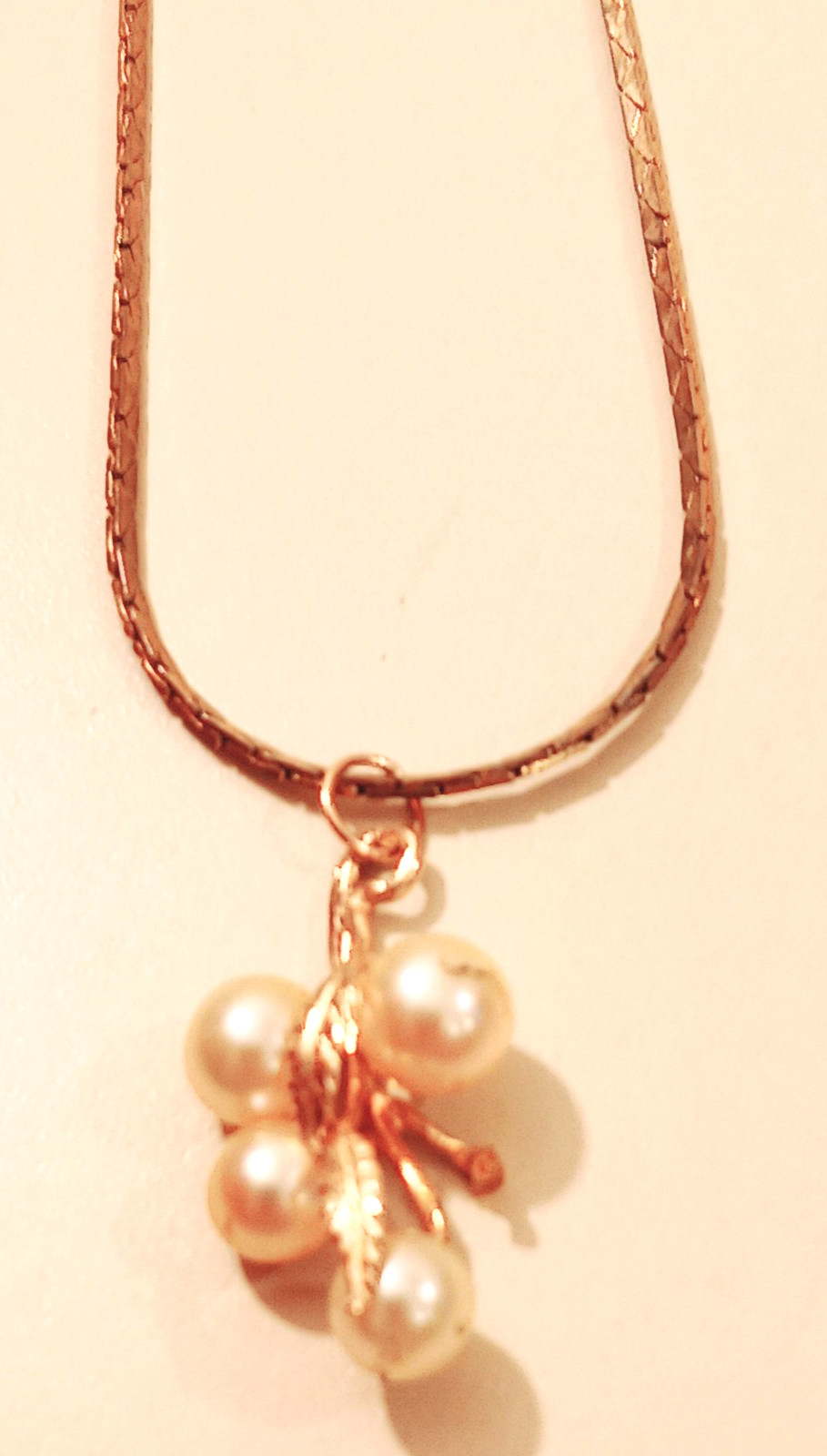 Gold Tone Pearl Cluster Flower Pendant Necklace 23.5″ Smooth Chain