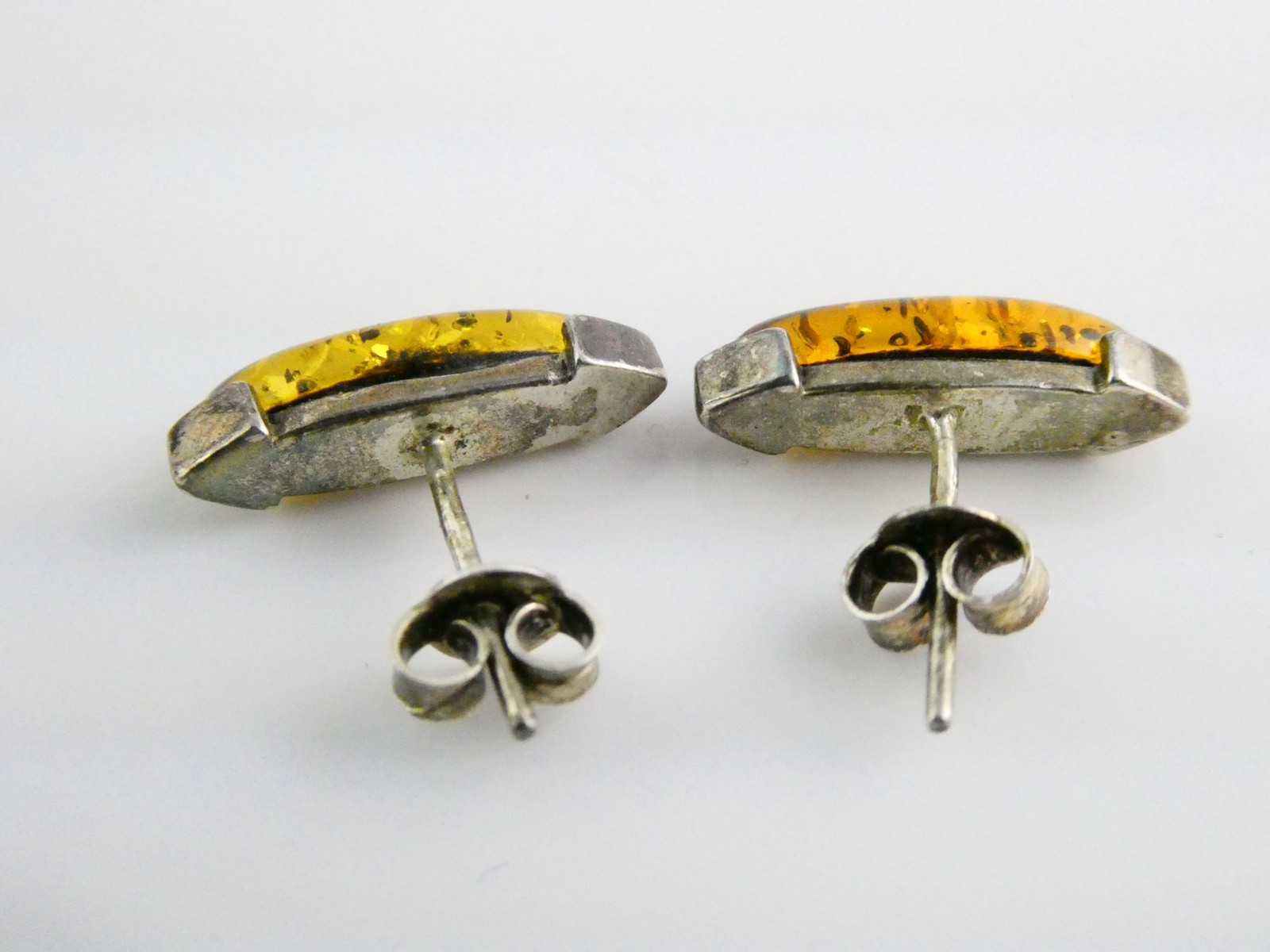 Vintage Sterling Silver Baltic Amber Pointed Cabochon Stud Earrings 3.3g .75 In
