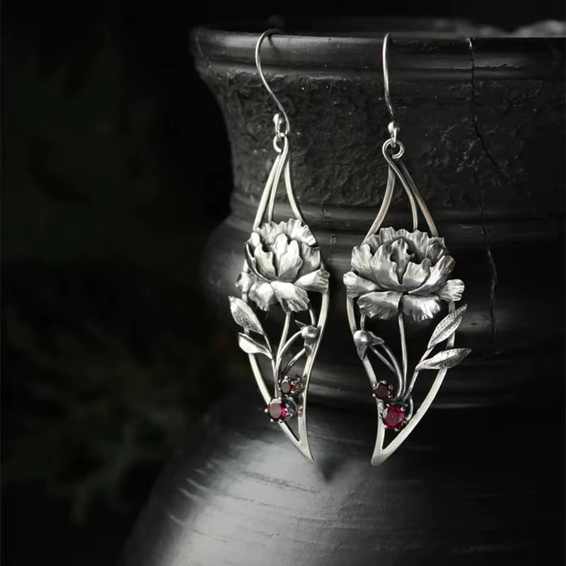 NEW Vintage Carved Leaf Dangle Earrings Red Stone Flower Design Metal Jewelry