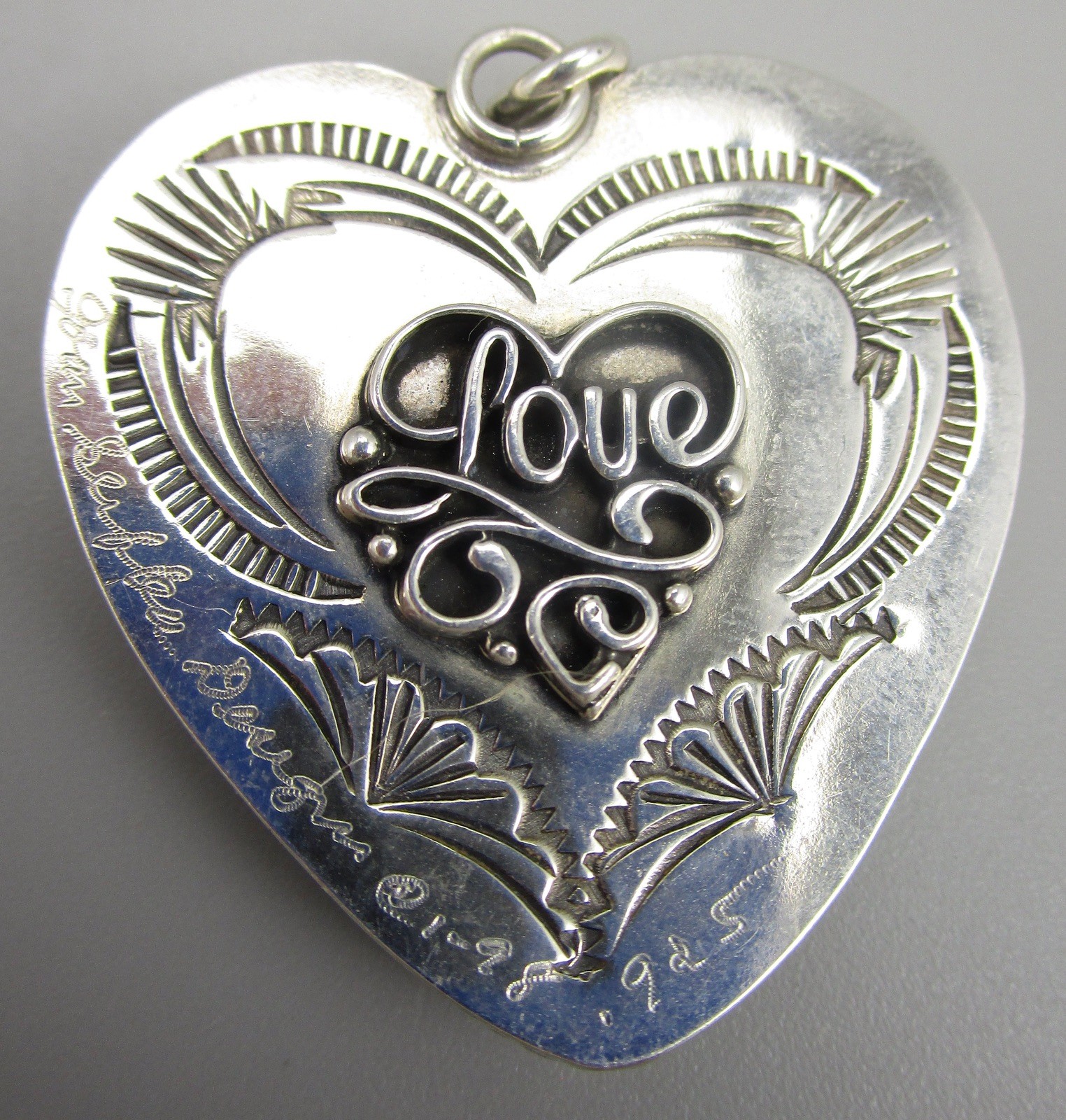 LOVELY 1 3/8″ JOAN SLIFKA STERLING SPINEY OYSTER DOUBLE SIDED HEART PENDANT