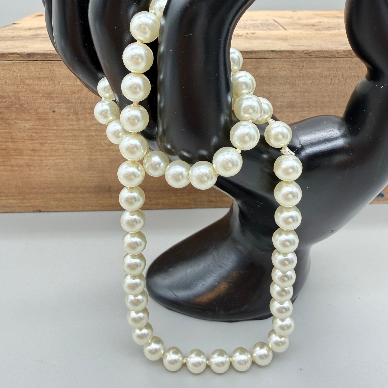Vintage Majorica Spain Pearl Necklace 7mm 18″ Double Knotted Gold Tone Clasp