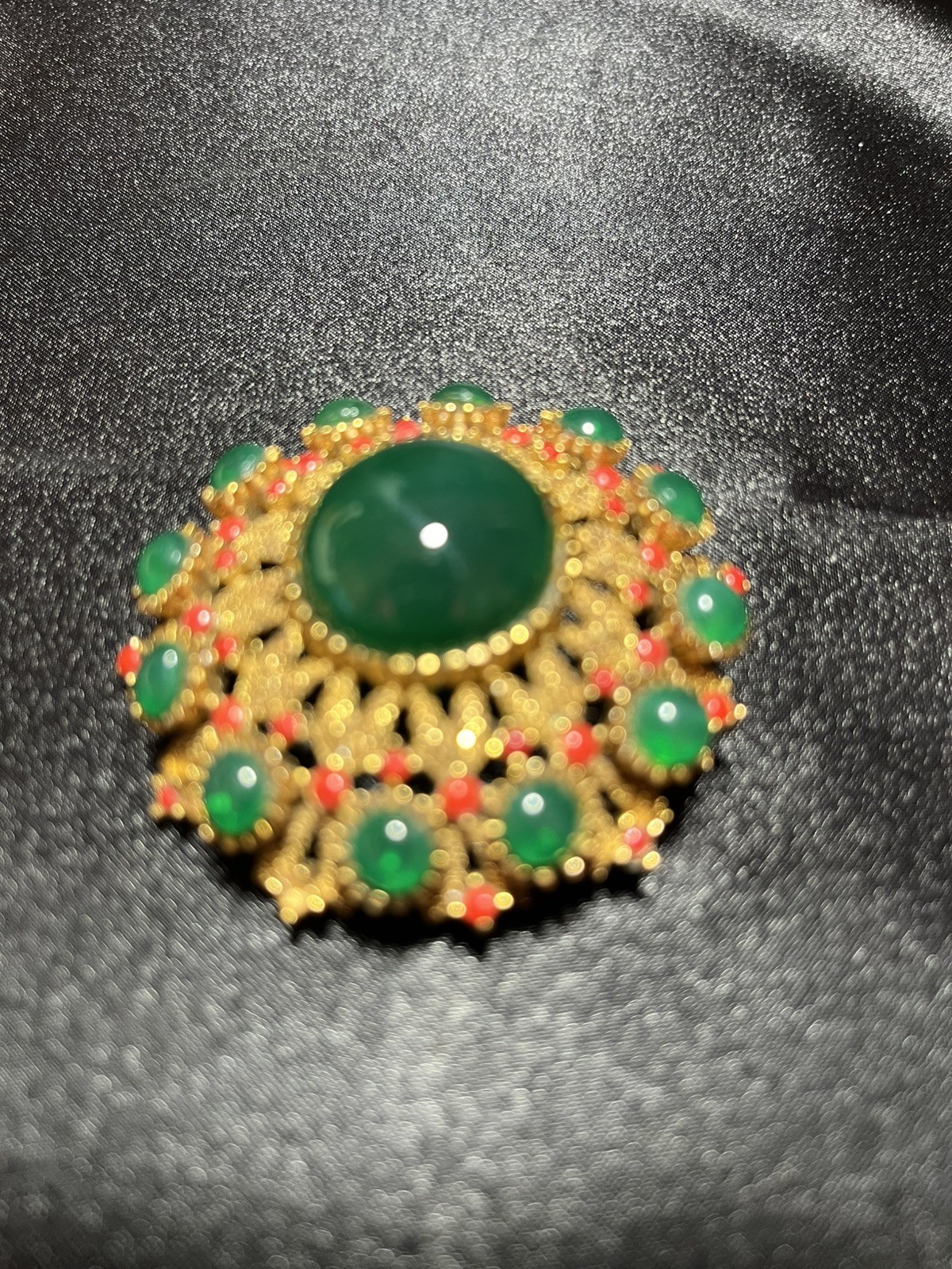 Vintage Signed SPHINX Gripoix Cabochon Peking Glass Brooch