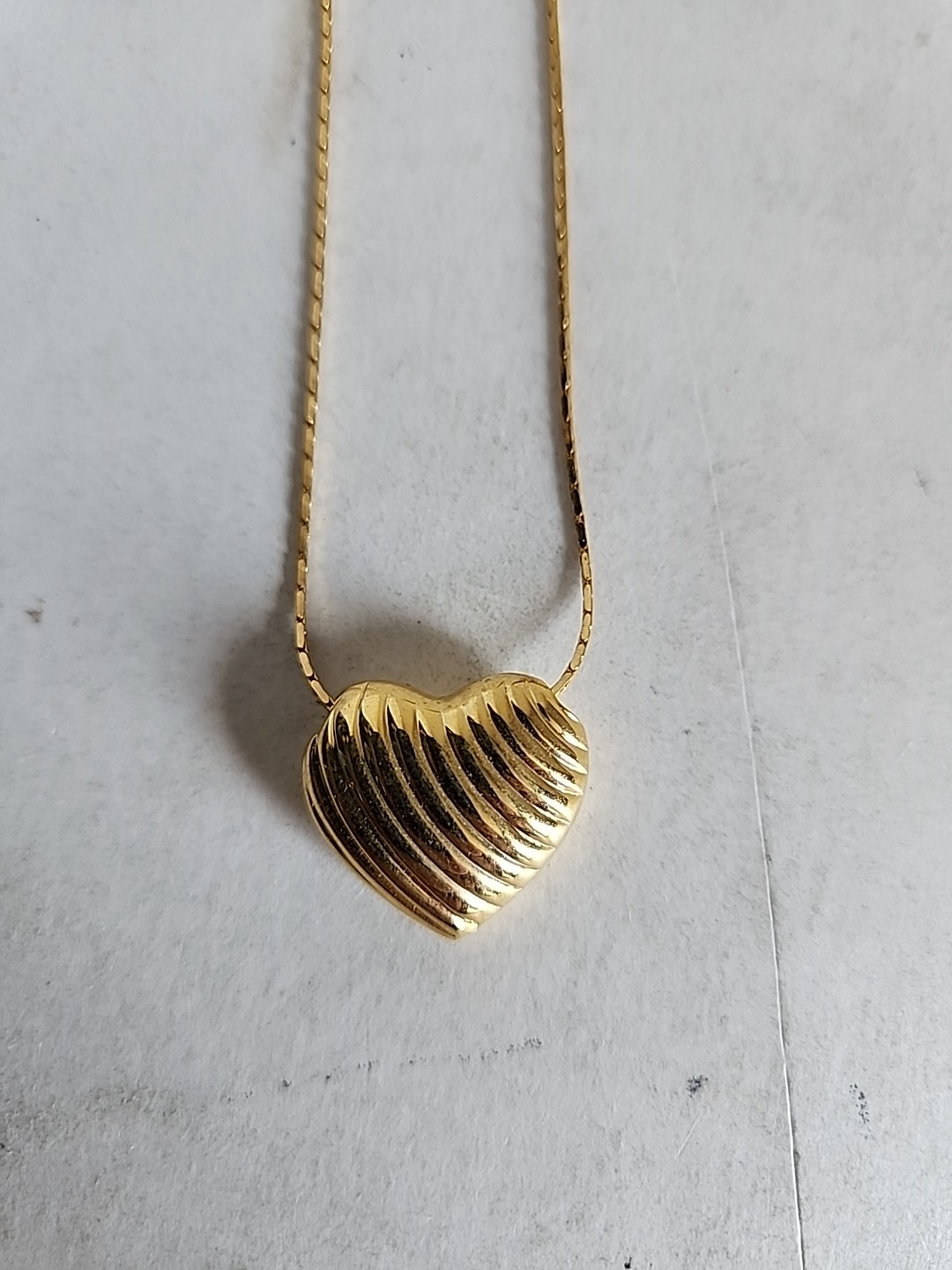 Vintage Gold Tone Lined Puff Heart on 16 Inch Cobra Chain Necklace
