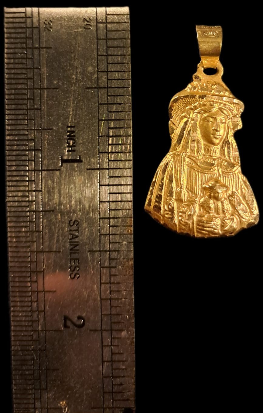Fine Vintage Retro 18k Gold Madonna and Child Religious Pendant Medal