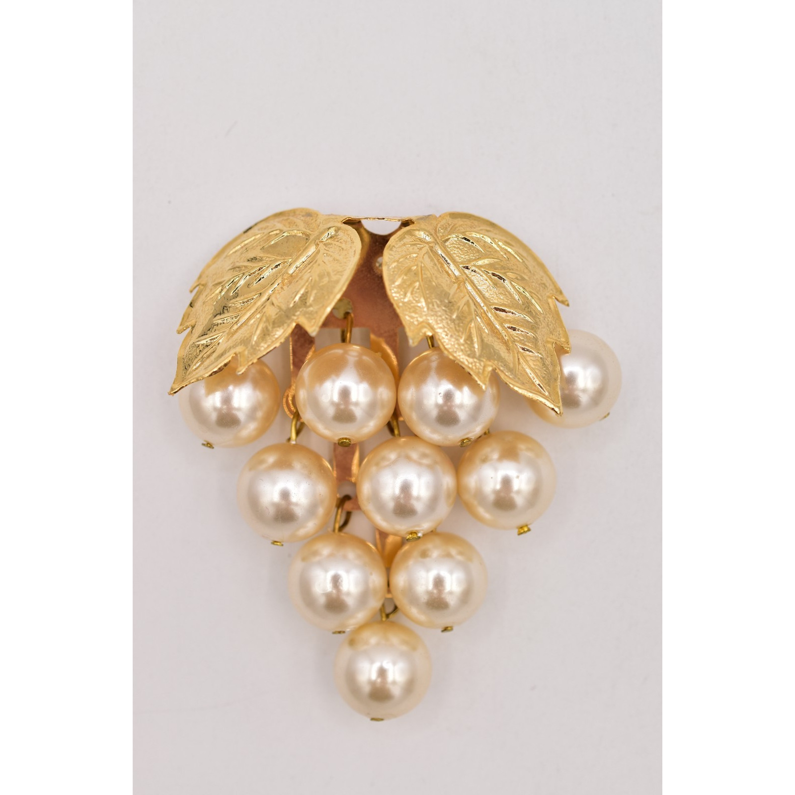 Vintage Grapes Pin Brooch Grapevine Imitation Pearl Gold Leaf Chunky 1990s BinAJ
