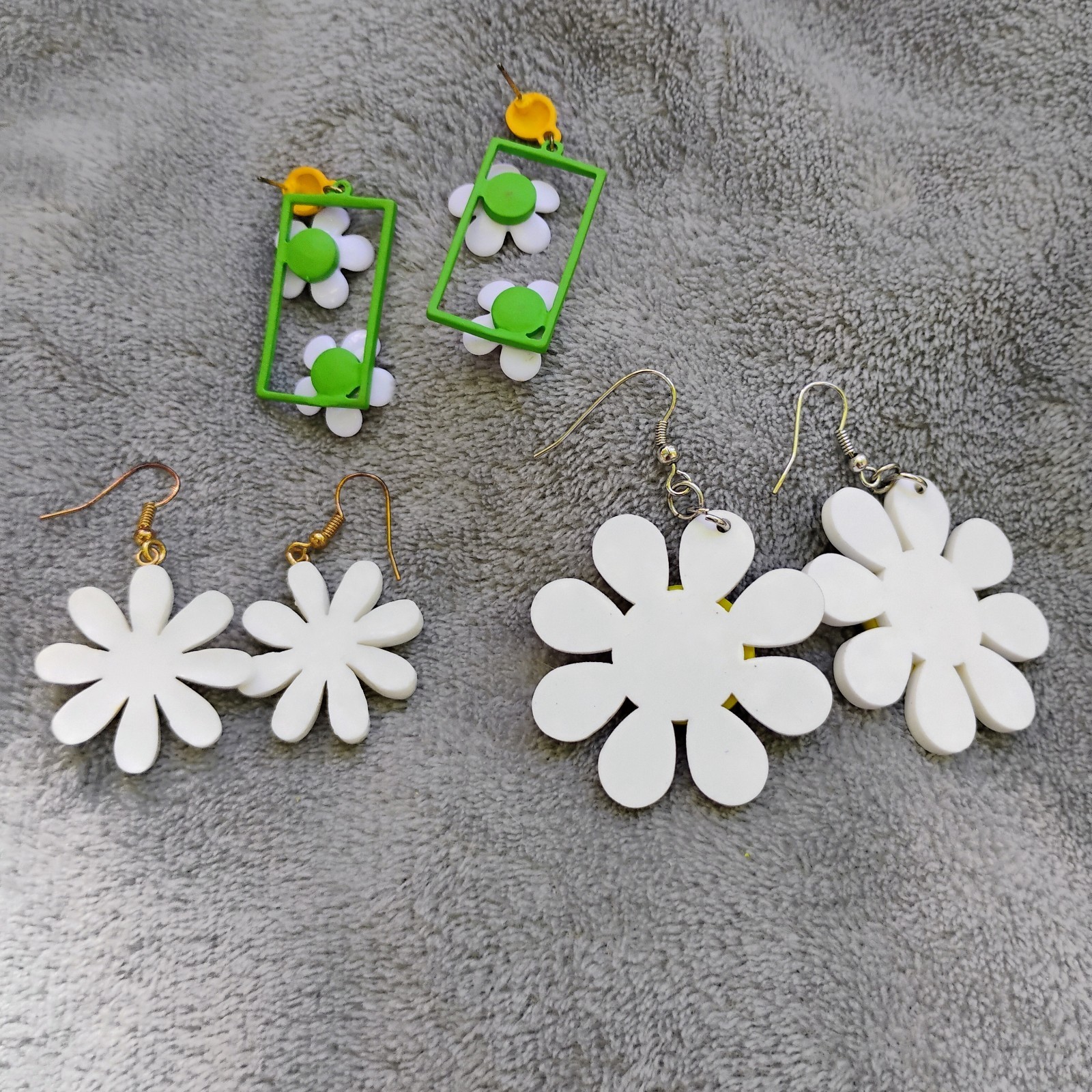 Vintage Daisy White And Yellow Jewelry Lot Of 5 Avon And Unbranded READ