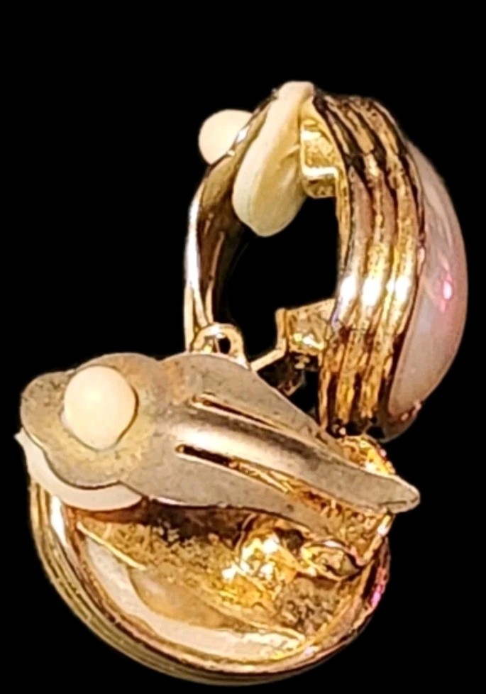 VTG Gold-tone Large Pearl Mabe Clip-on Earrings, 60s-80s Swirl Rope Frame