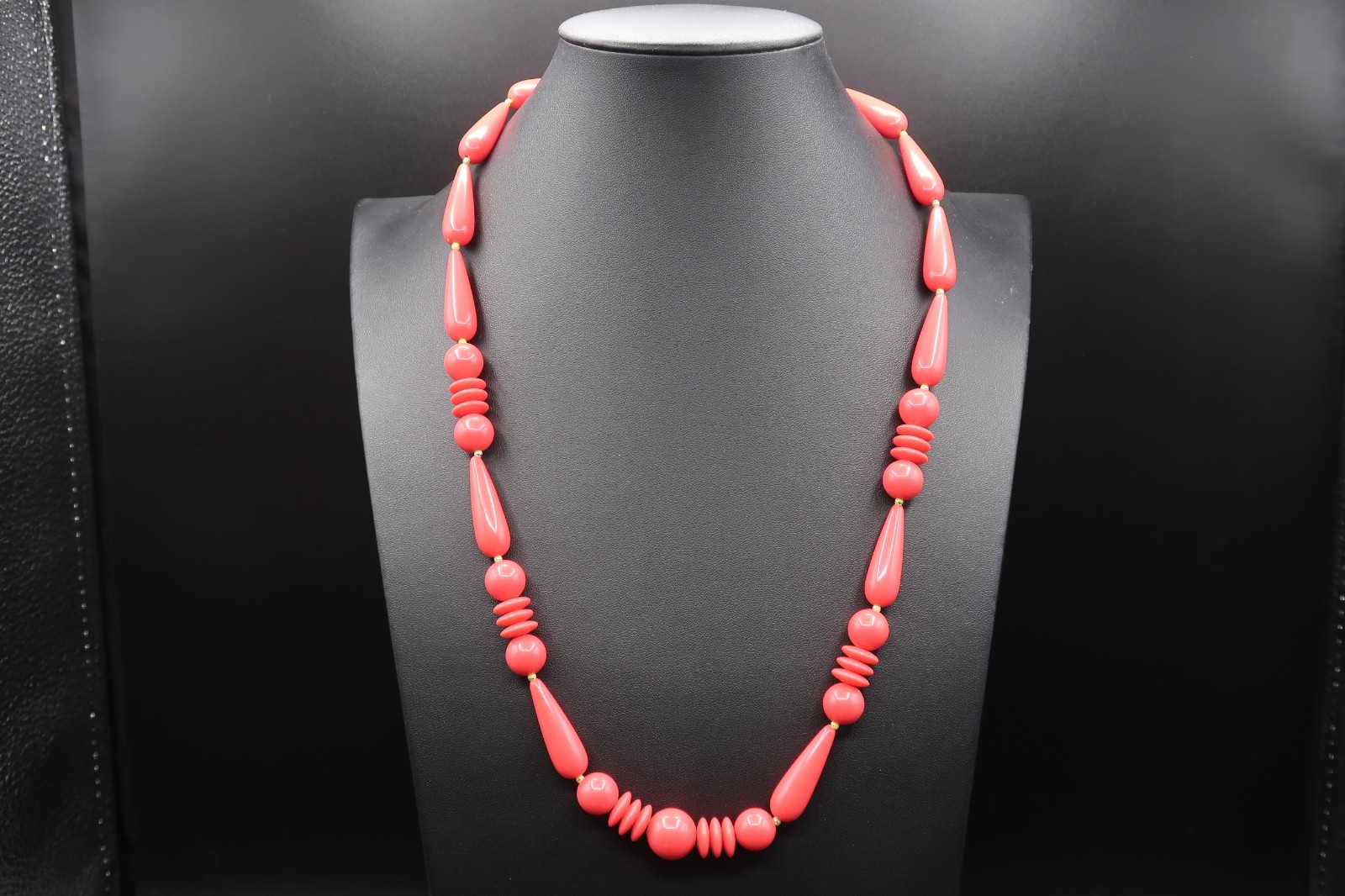 Vtg MCM Pink Lucite Beaded Statement Necklace Unique Mid-Length 24″