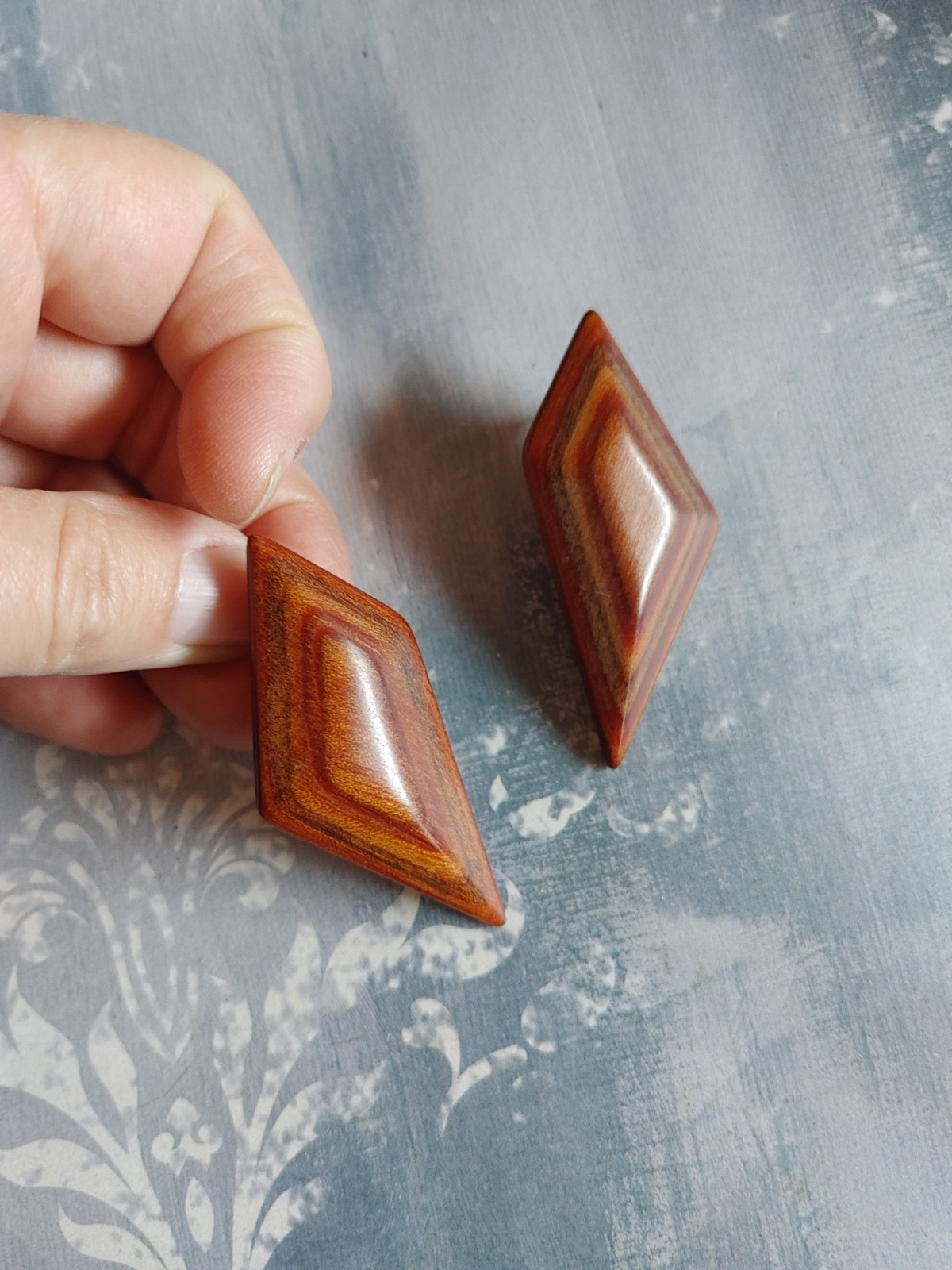 Vintage wood carved abstract post earrings phenolic resin 1950’s mid century MCM