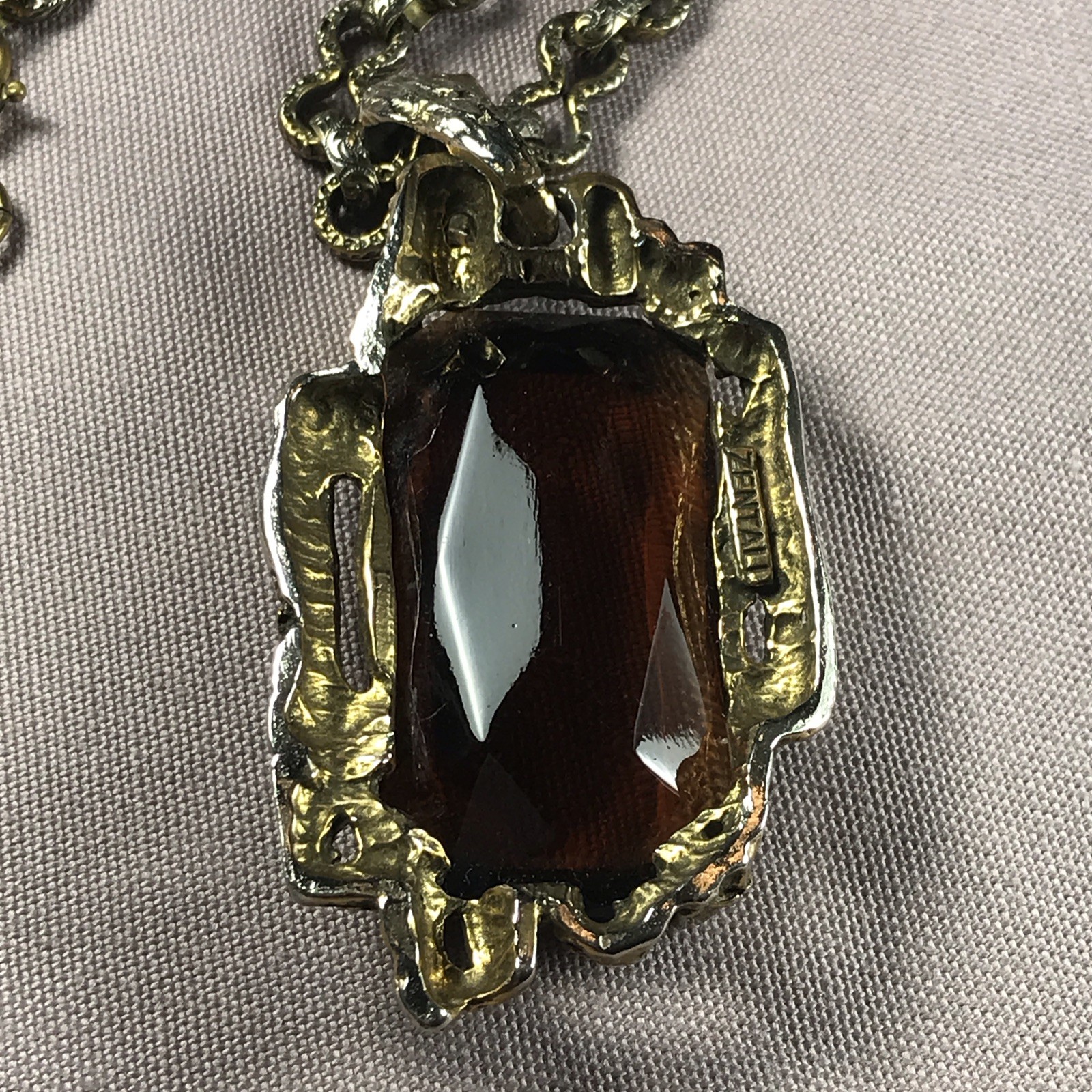 VTG. Art Deco ZENTALL Amber Glass Pendant Necklace Ornate Gold Tone Chain