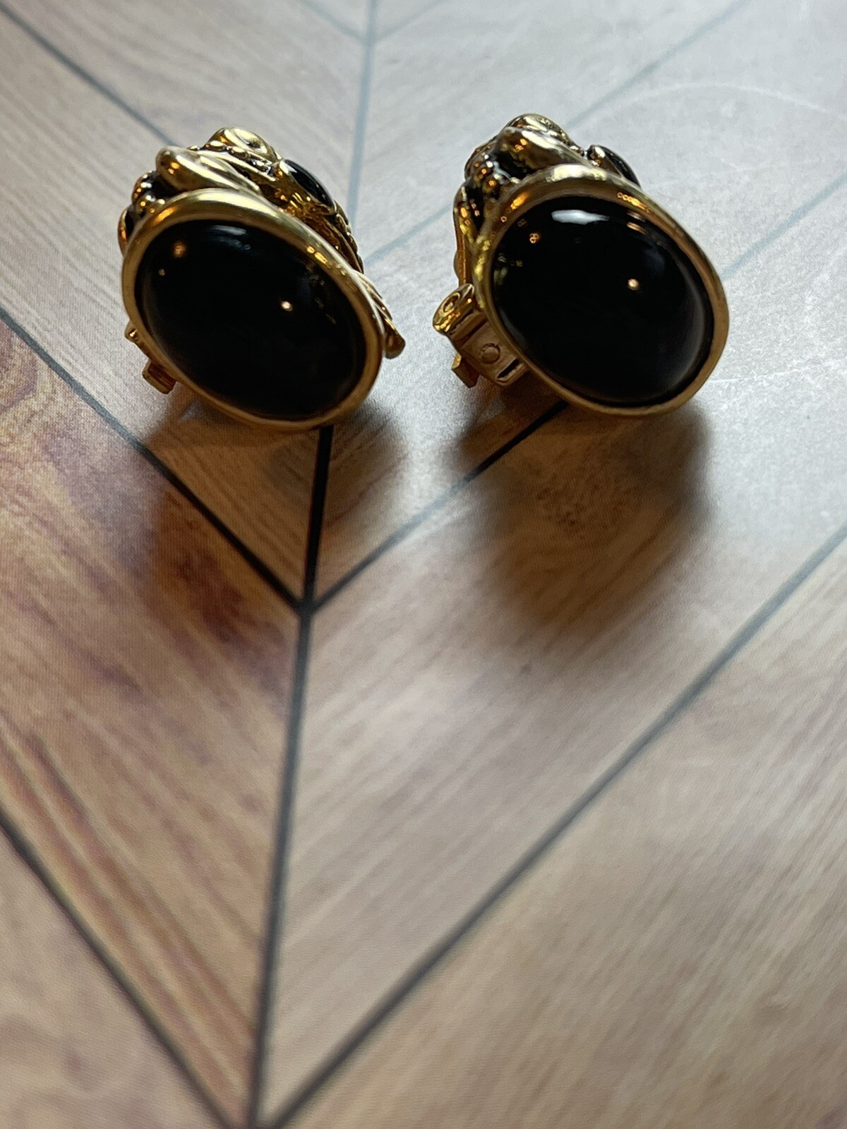 VINTAGE Lot 5 Pair Clip On Earrings Stud Dome Hoop 60s 70s 80s 90s Elegant