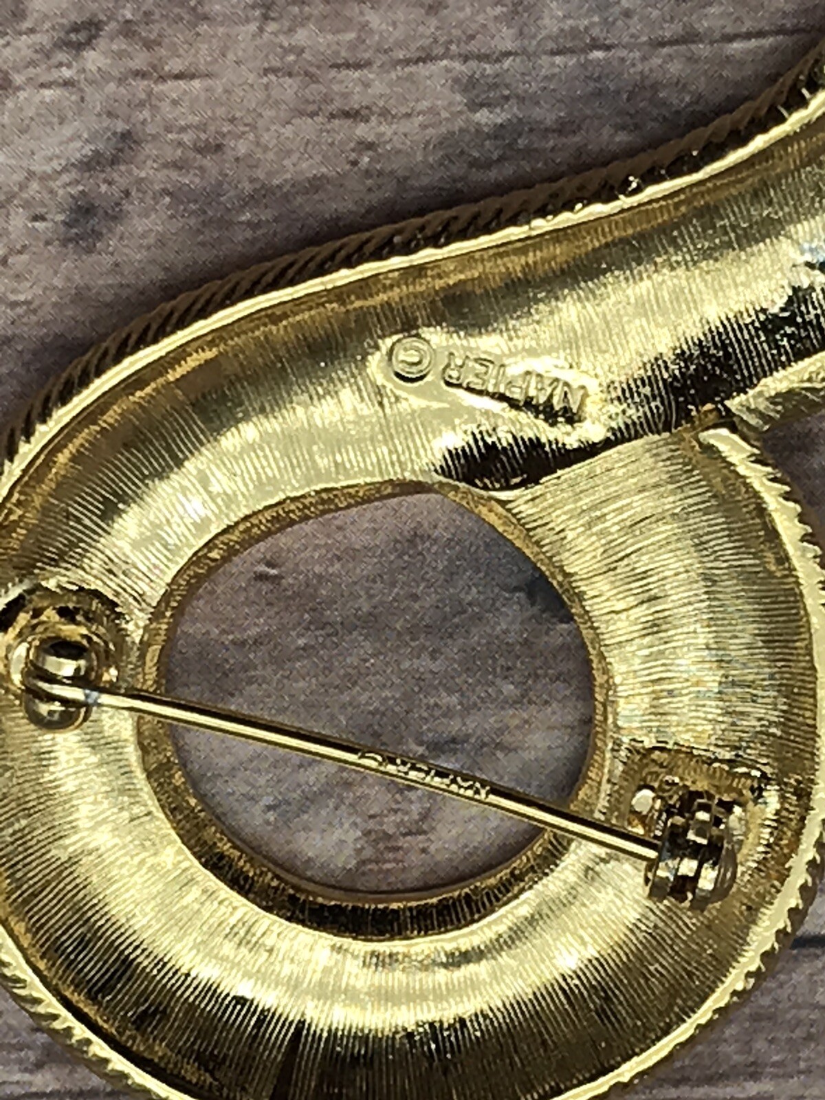 Vintage Napier Gold Tone Brooch Pin Textured Swirl Ribbon 2″