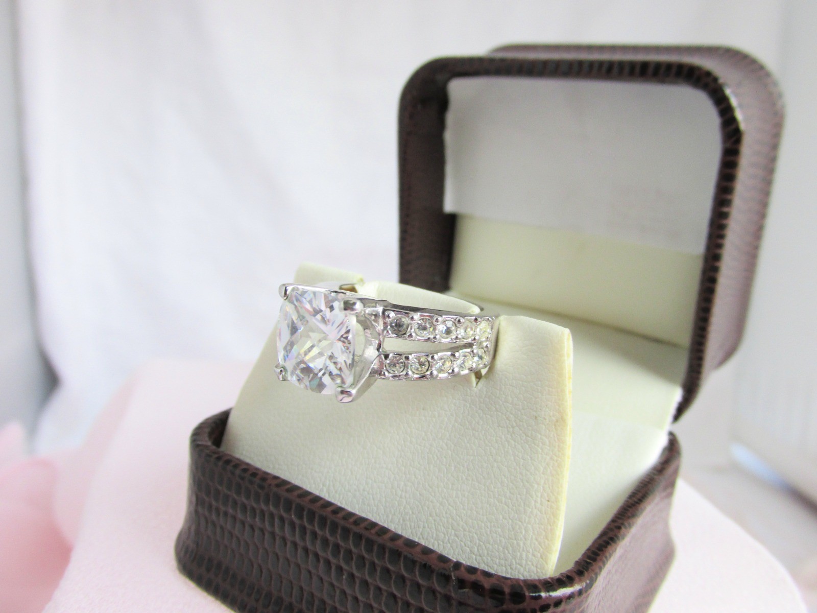 Beautiful Cushion Cut 3ct CZ Ring Split Shoulders Shiny Silver Plate Size 6