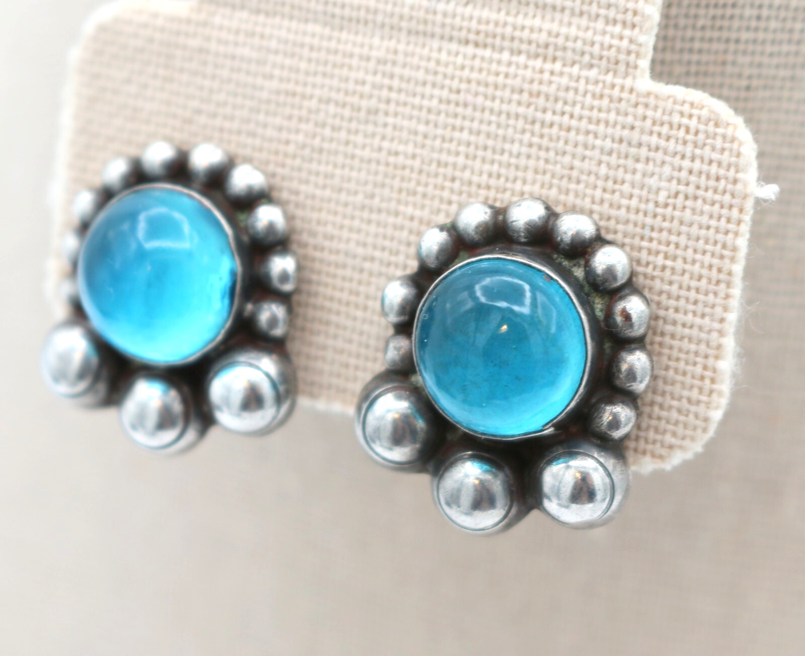Vintage Taxco Mexican 980 Sterling Silver Blue Glass Clip On Earrings ~ Mexico