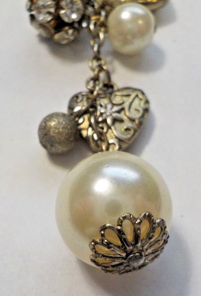 Vintage 19 3/4″ Gold Tone Necklace W/ Rhinestones, Faux Pearls & Hearts Pendant