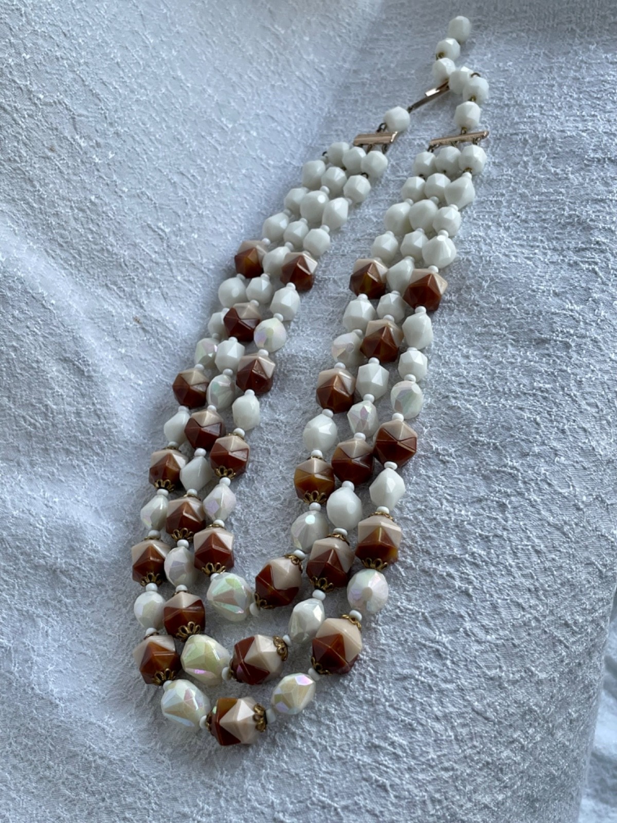 Vintage 3 strand choker neckless, white/brown. Germany