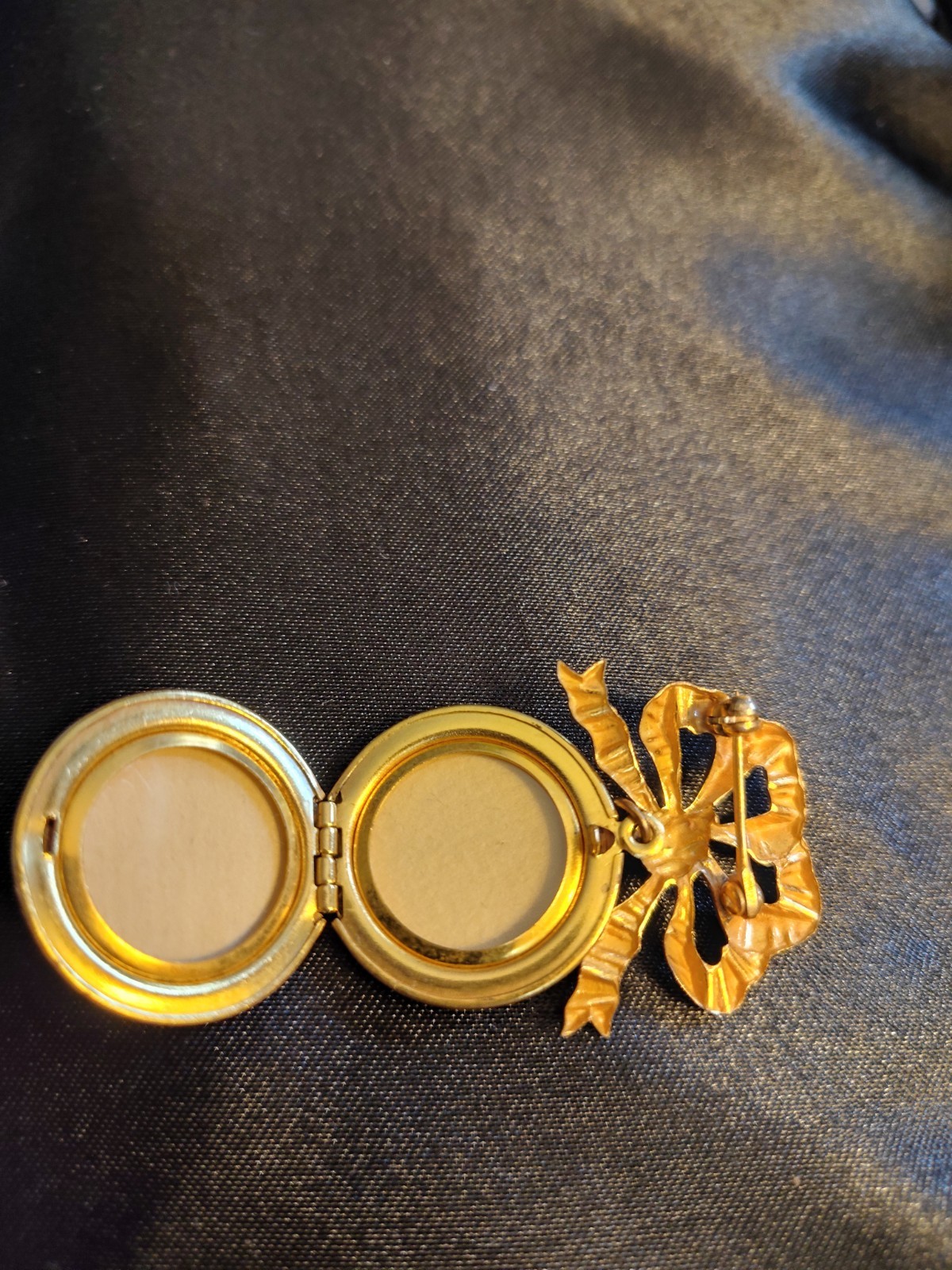 Vintage Authentic Miriam Haskell ’50s Locket Brooch 2.25″ Signed
