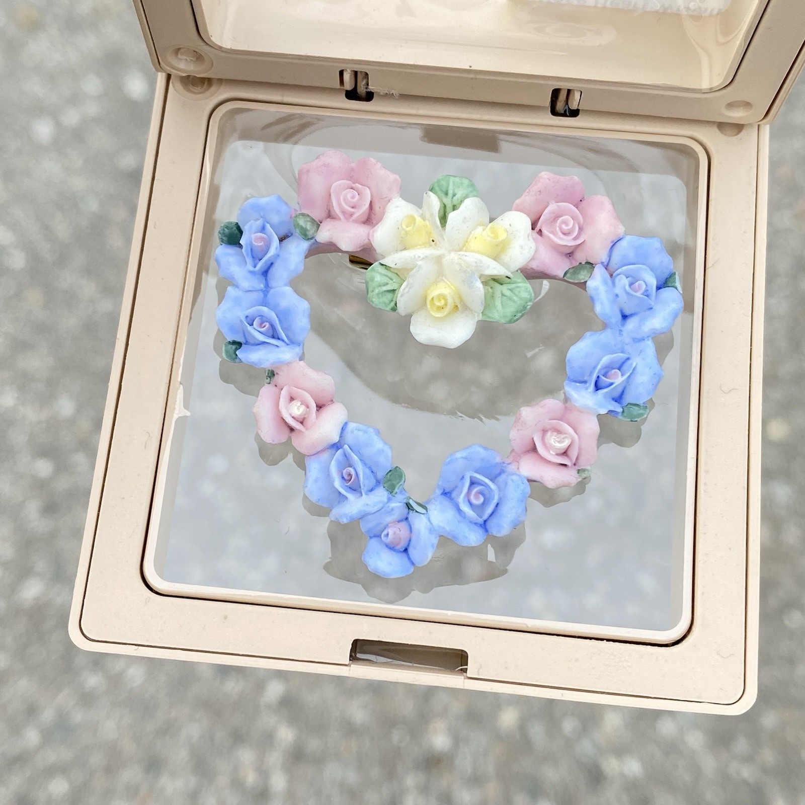 Vintage Avon HEARTS and ROSES Brooch Pin Porcelain Pastel Flowers 2″