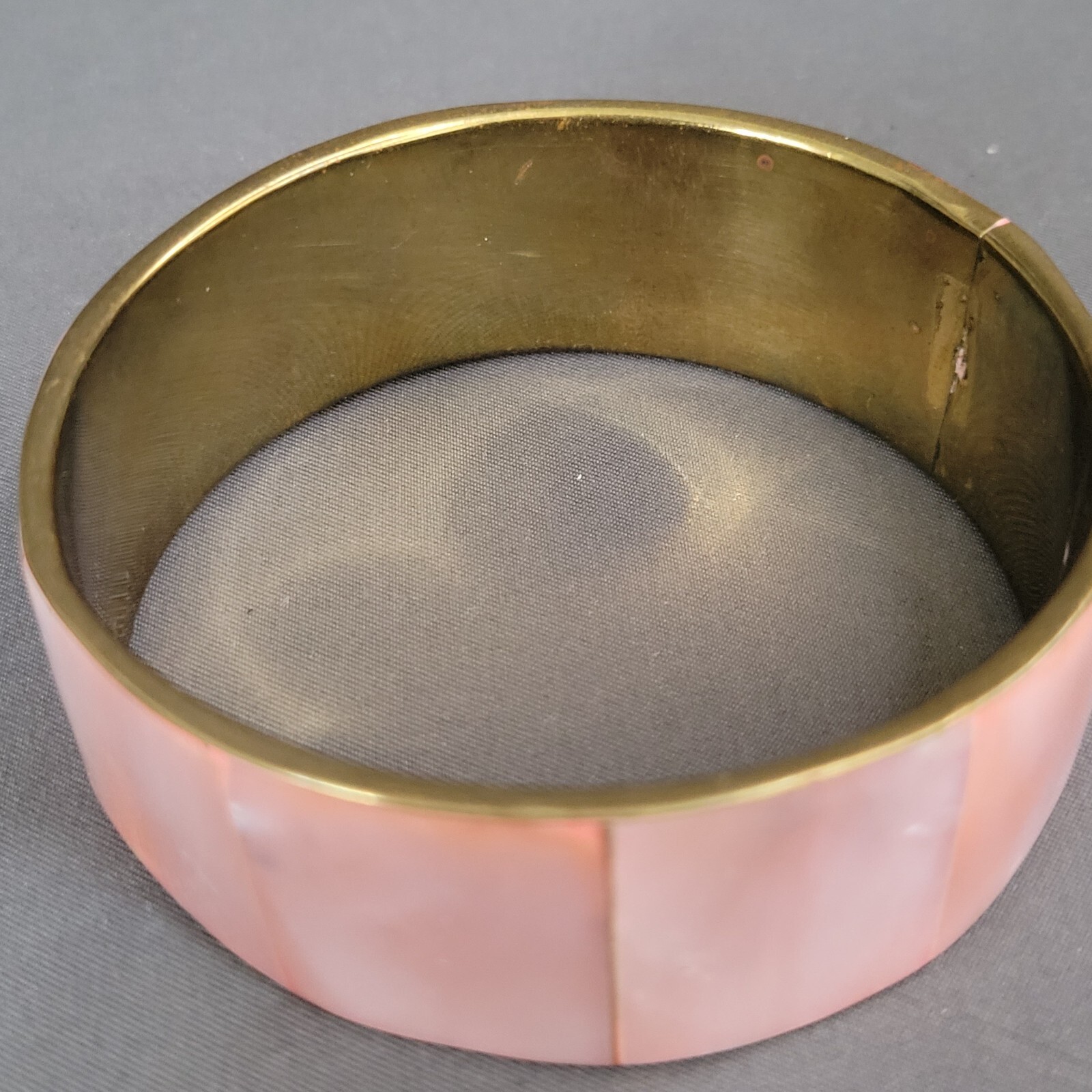 Vintage Gold Tone Metal Inlaid Pink Mother Of Pearl Bangle Bracelet 7 3/4 in