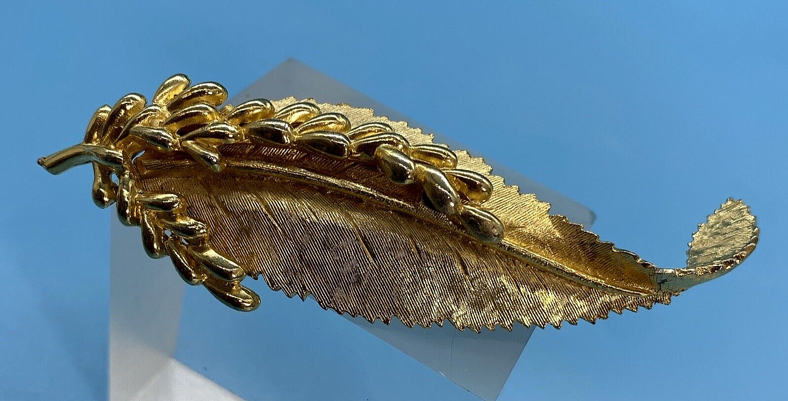 BSK Signed/Leaf Brooch/1950’s-1980’s/Gold-Tone/3.25″ L x 1.25″ W/Vintage