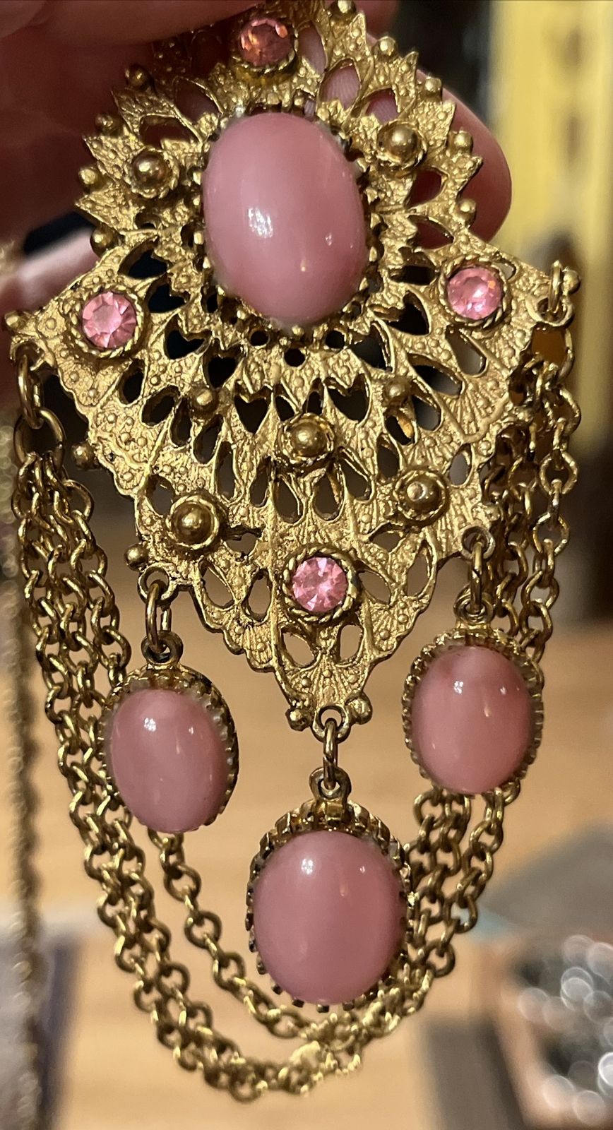 Vintage Pink Gripoix Glass Cabochon Dangle Drop Ornate Pendant Necklace Gold