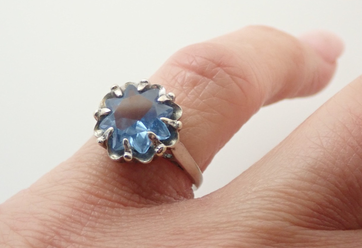 10k Solid White Gold Fancy Cut Star Starburst Blue Topaz Estate Band Ring 5.25