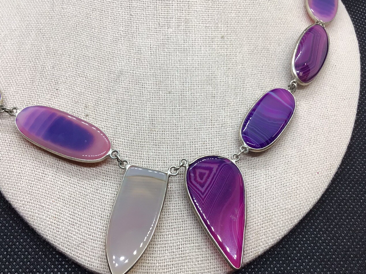 Vintage Costume Chunky Wide Purple Pink & White Glass Stone Necklace 22″ D616