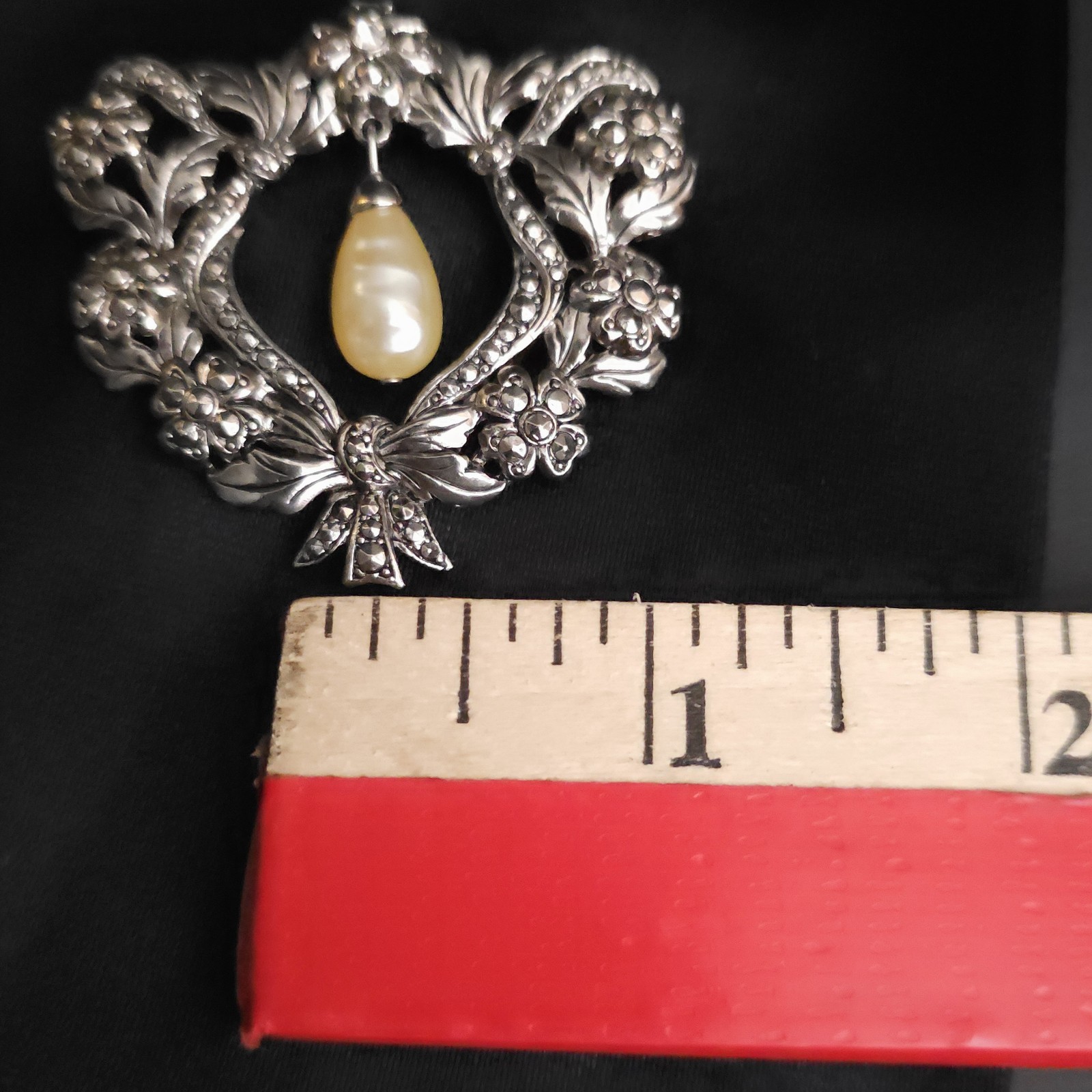 Vintage 1990s Teardrop Pearl Brooch Floral Heart Wreath Marcasite Victorian Goth