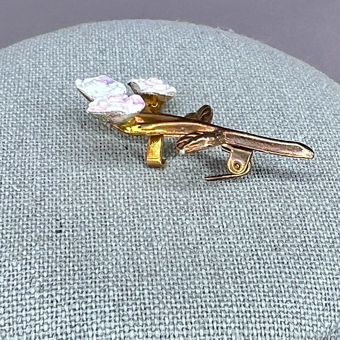 Vintage Roses On Stem Floral 1.5″ Brooch Gold Tone Light Purple Pink White