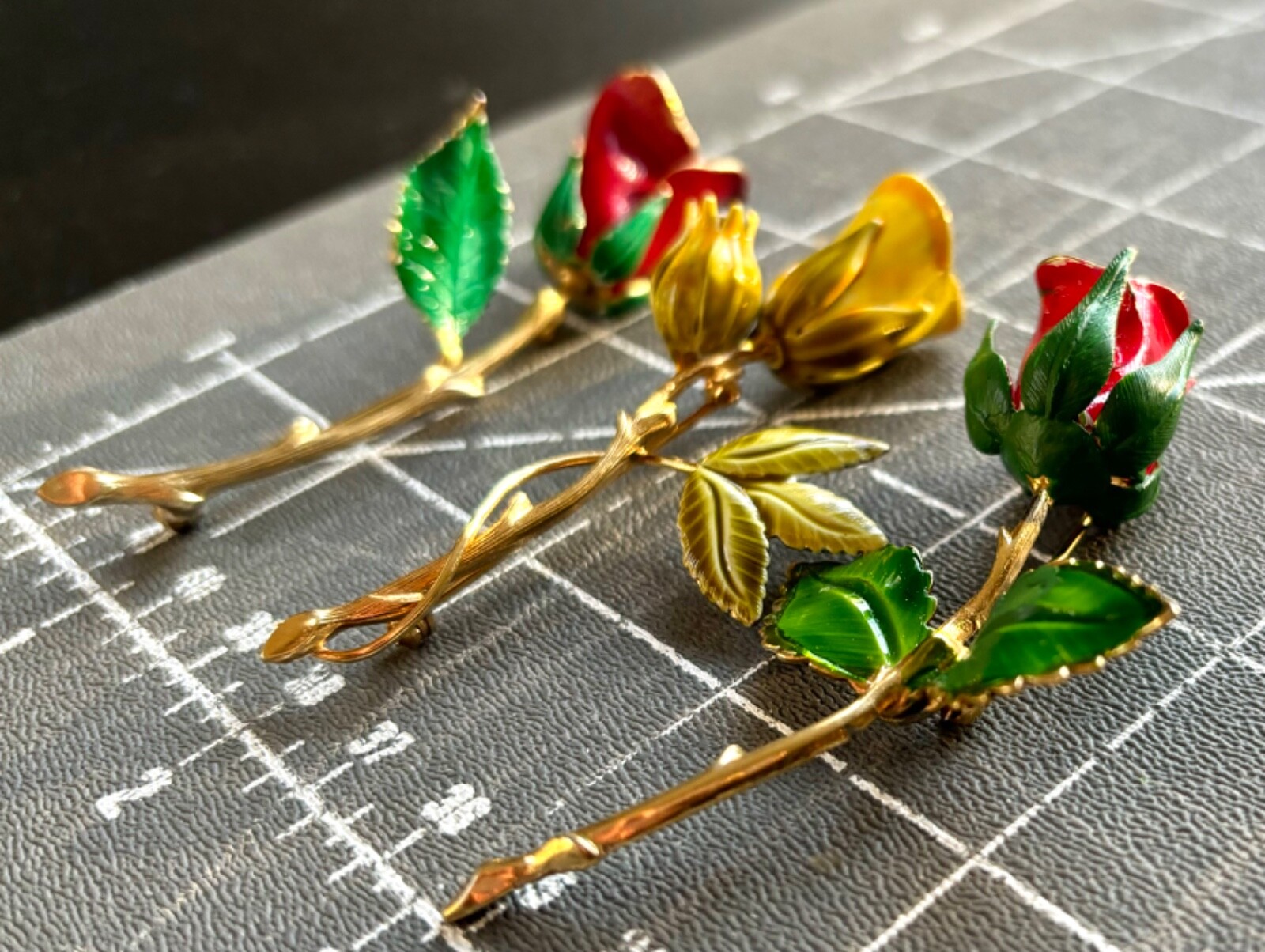 LOT OF 3 VINTAGE LONG STEM ROSE PINS, FLOWER BROOCHES, MID CENTURY COLLECTIBLES