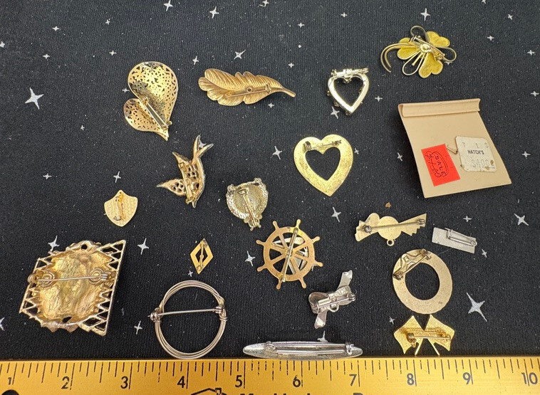 VTG Metal Pins Lot Of 18 Hearts,Stars,Flowers Mostly Gold Color