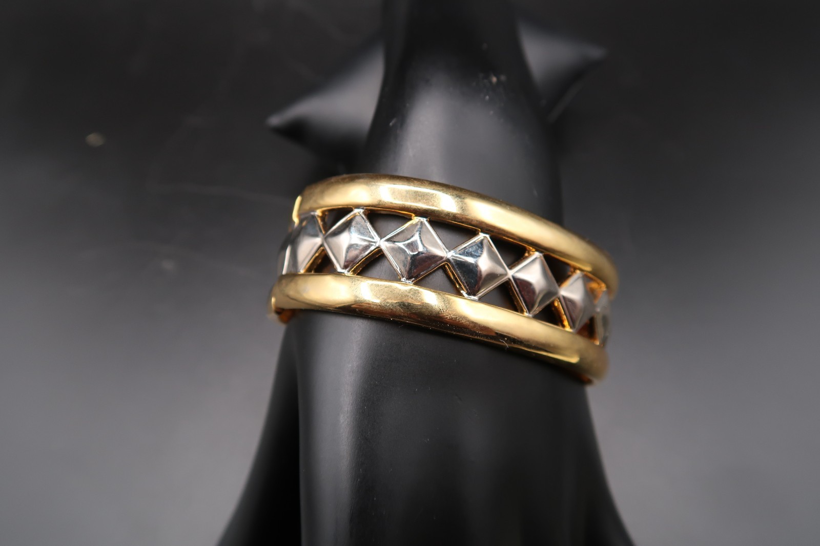 Vtg Gold & Silver Tone Hinged Clamp Bangle w/ Diamond Pattern & Open Work Design