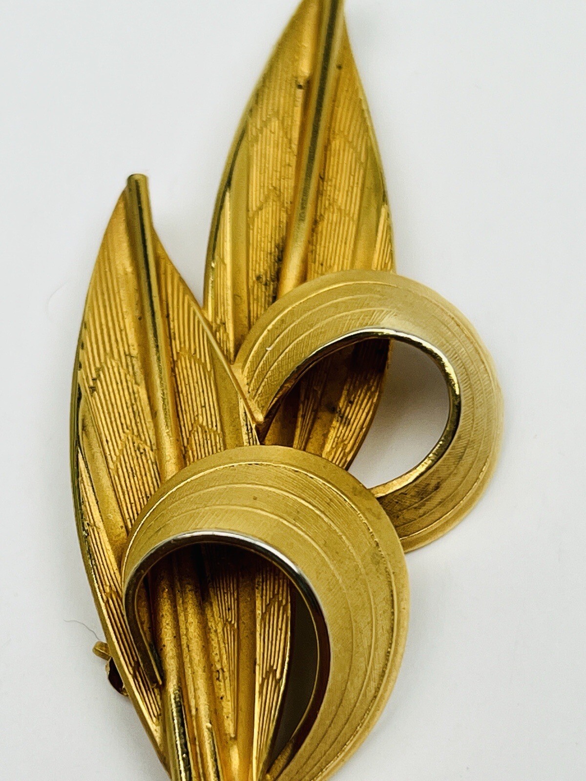 Vintage Brushed Gold Tone 4 Lily Leaf Pin Brooch Textured Nature
