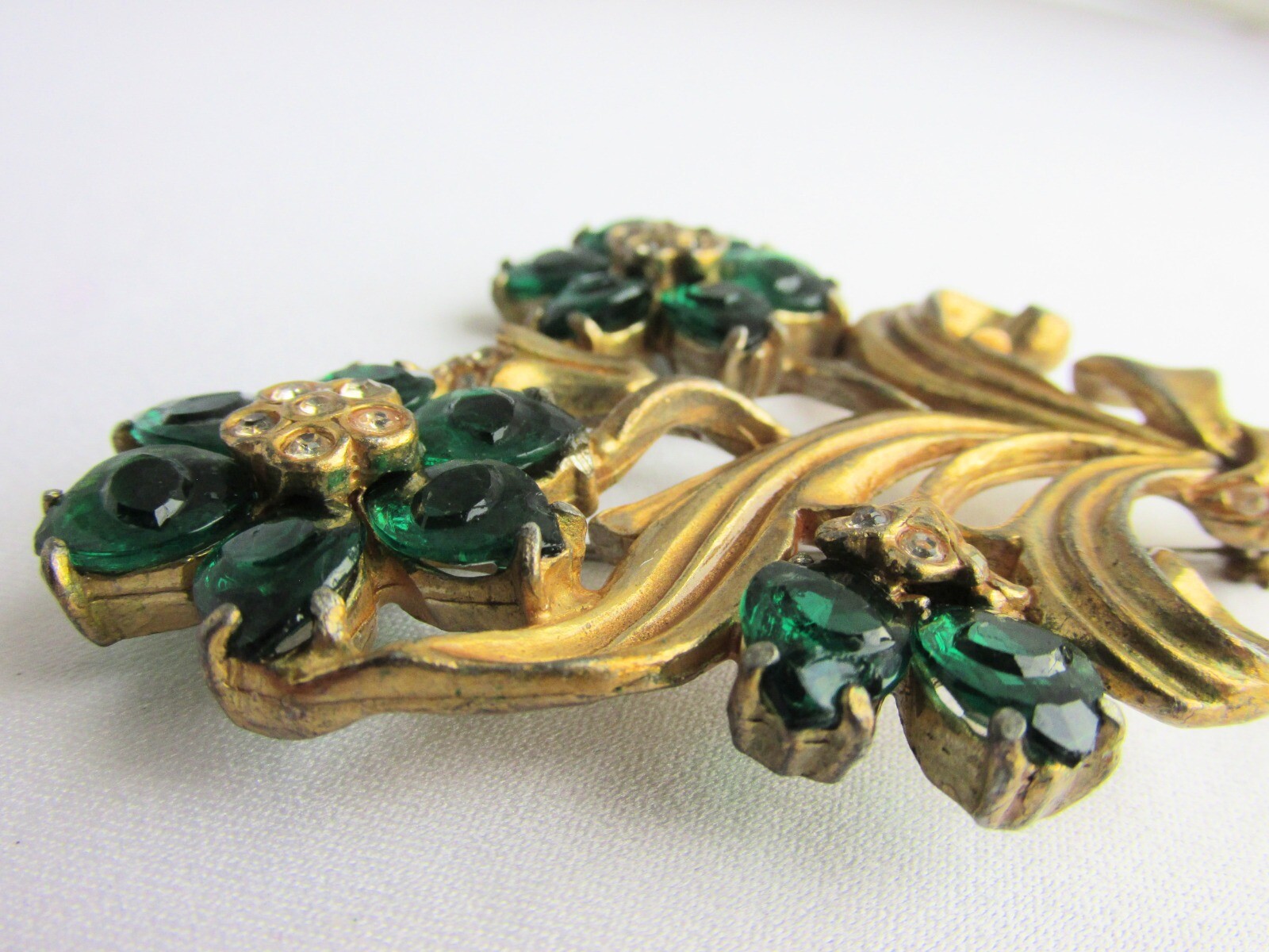 Rare Vintage Art Deco Unique Dark Green Glass Cabochons w/ Eyes Brooch Pin