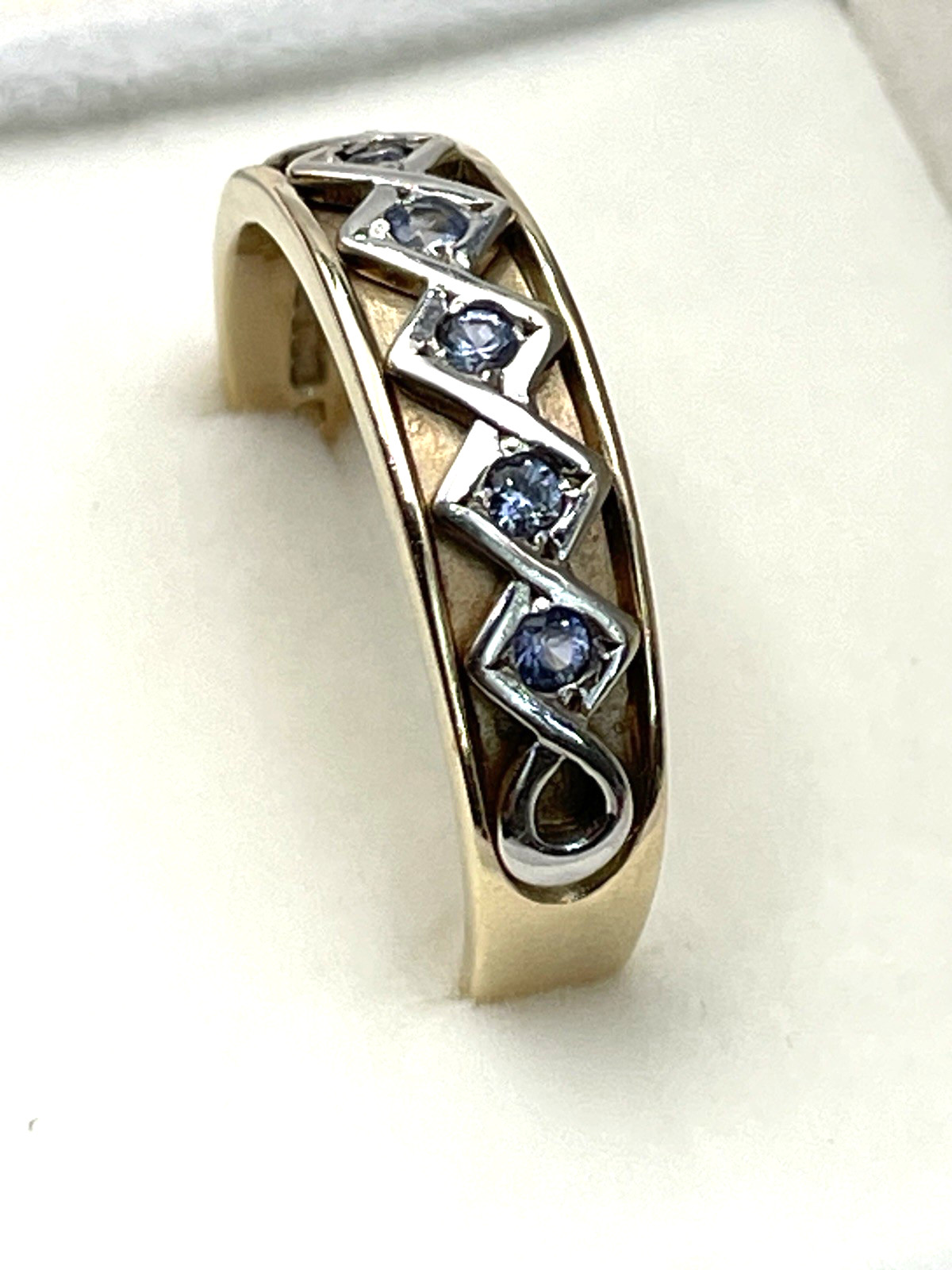 Men’s 9K 375 Yellow Gold 5.3g Ring With 5 Blue Topaz Gemstones Size 11-1/4