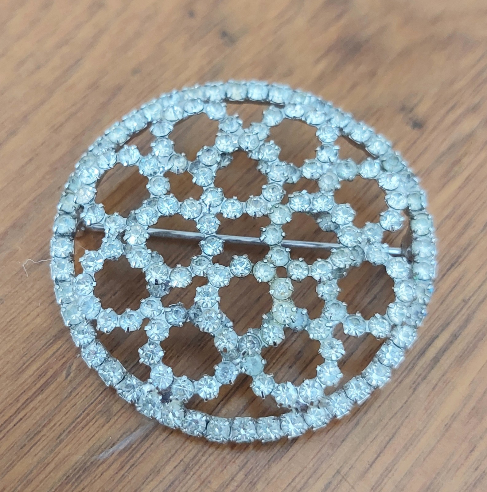 Vintage Rhinestone Snowflake Brooch Clear Stones Approximately 2″ Working Clasp