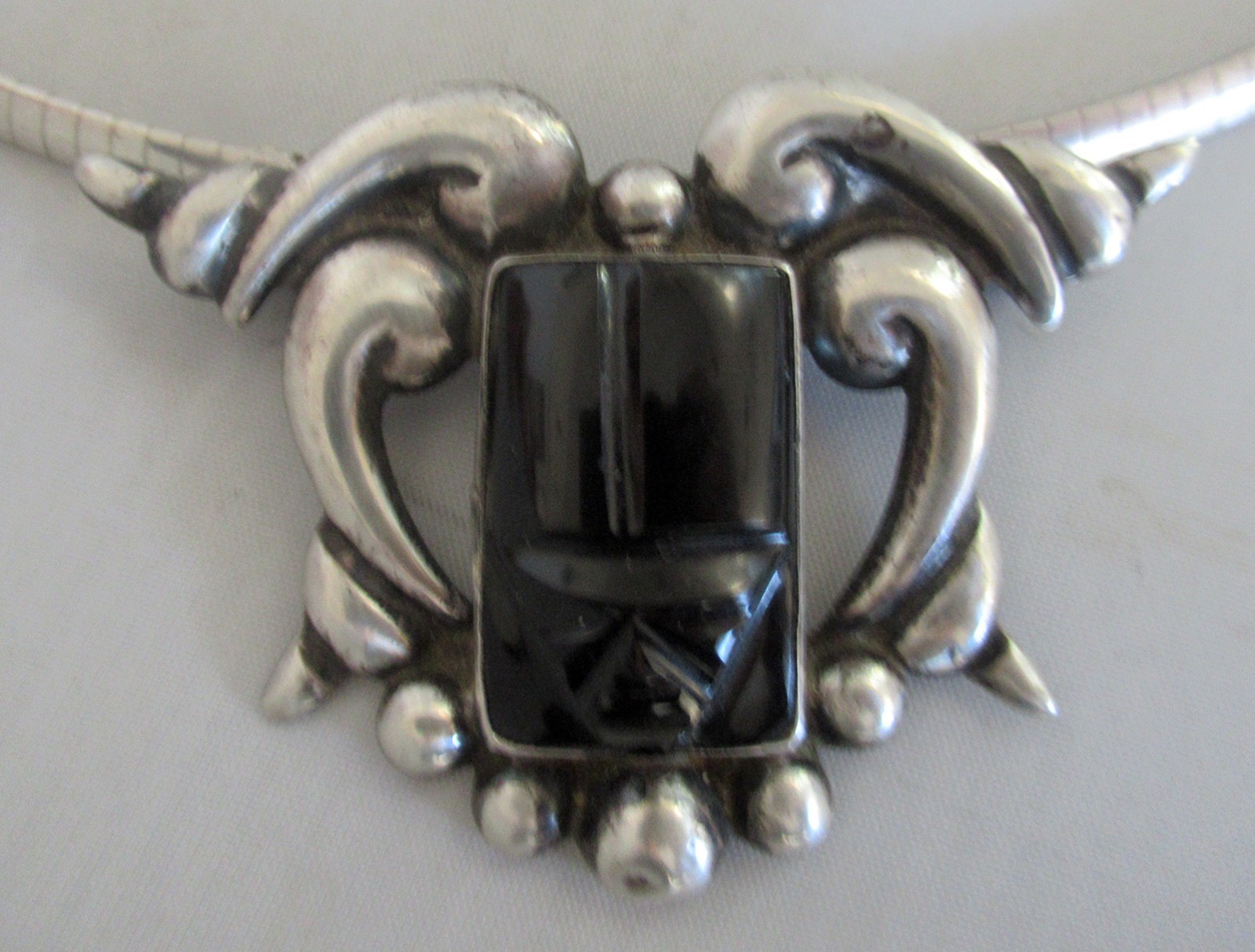 VINTAGE MEXICO STERLING PENDANT NECKLACE, 2 3/8 INCHES PENDANT, 16 INCHES CHAIN