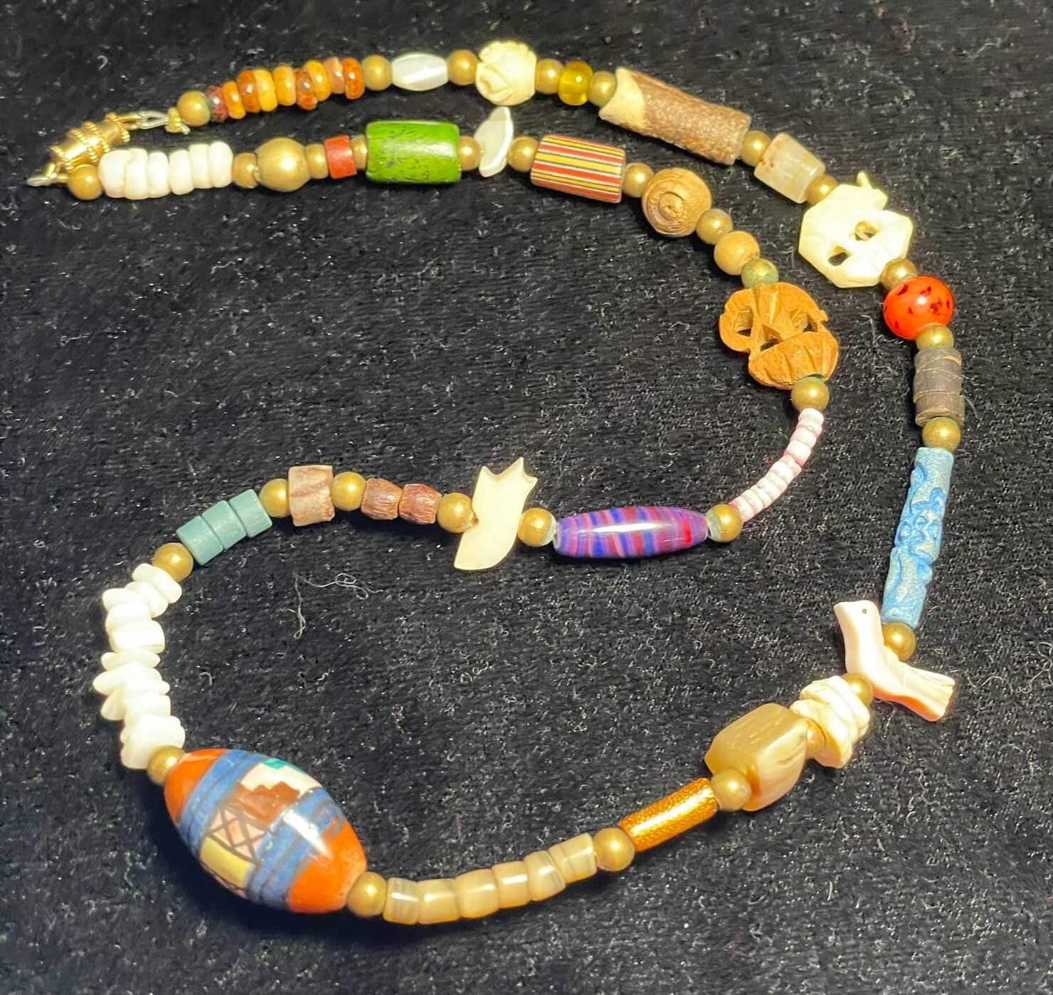 VTG Carved Birds Animals Tribal Ethnic Fetish Necklace Wood Ceramic Shell Boho