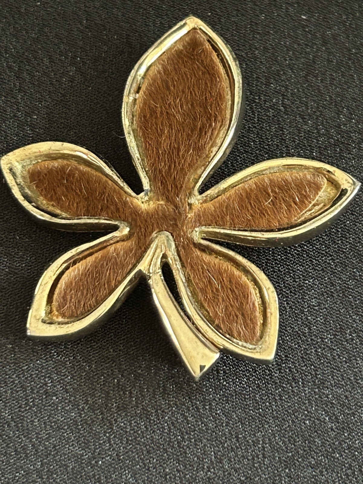 Vtg Gold Tone Five Petal Leaf Flower Brooch Pin Brown Faux Fur