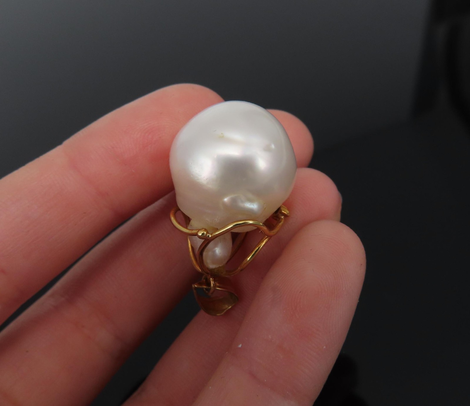 Vintage 14.3mm Tear Drop Pearl 0.02ct Diamond 18K Gold Handmade Pendant 5.3g