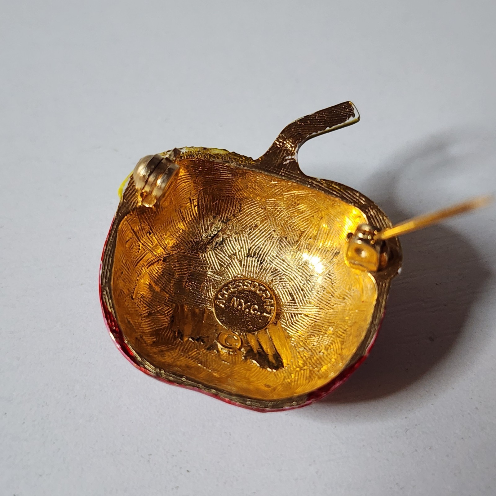 Vintage Accessocraft NYC Gold Tone Metal Red Green Enamel Strawberry Brooch Pin!