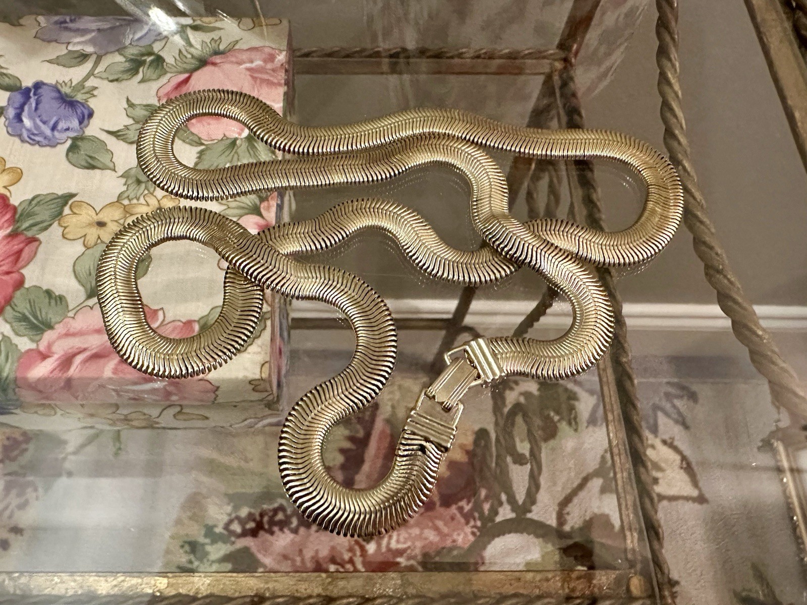 Vintage Classic Gold Tone Serpentine Snake Chain 28 Inch