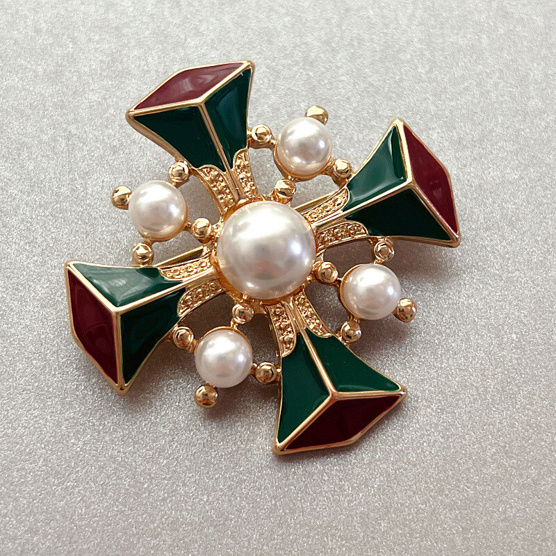 Vintage Baroque Court Brooch – Cross Enamel Lapel Pin for Clothing & Suit