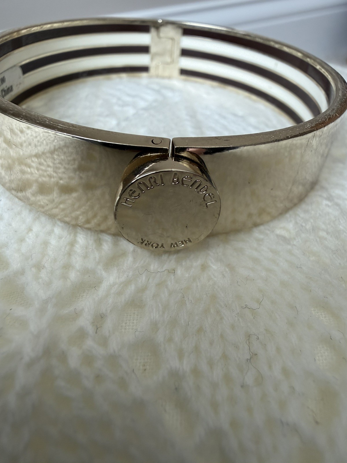 Classic HENRI BENDEL Gold Tone Centennial Stripe Hinged BANGLE BRACELET