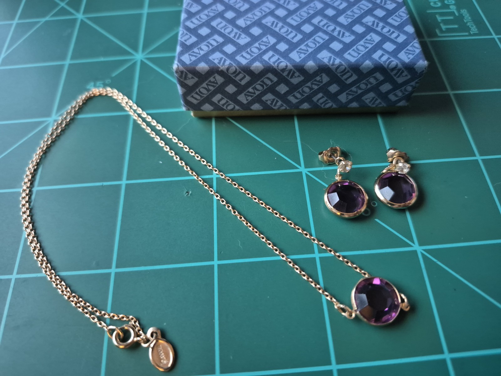 Vtg 1979 Avon Faceted 17” Burgundy Wine Necklace And Convertible Earrings