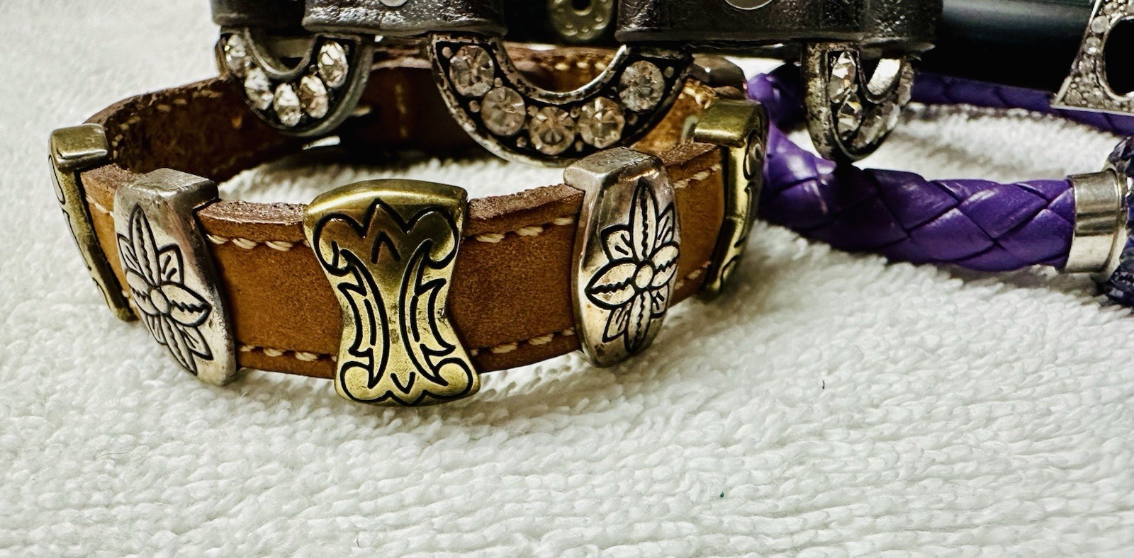 4 pc Faux Leather Bracelet Lot Purple Rhinestones Hearts b199